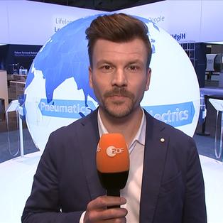 ZDF-Reporter Fabian Köhler auf der Hannover Messe