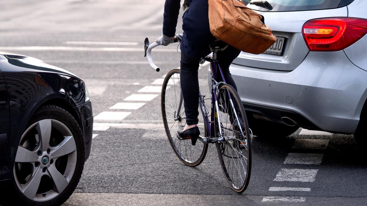 Auto, Fahrrad, EScooter Kampf um die Straße ZDFmediathek