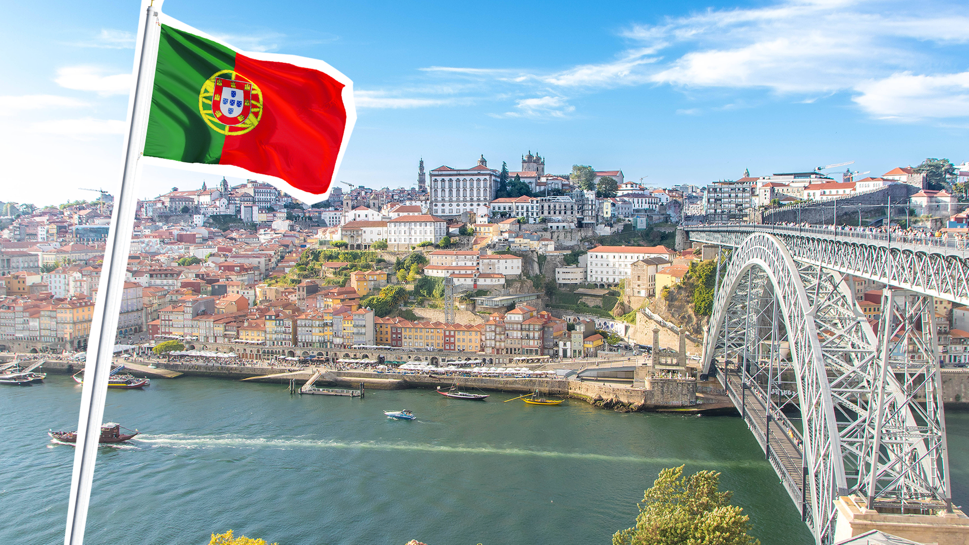 Die Portugisische Flagge vor einer Stadtansicht