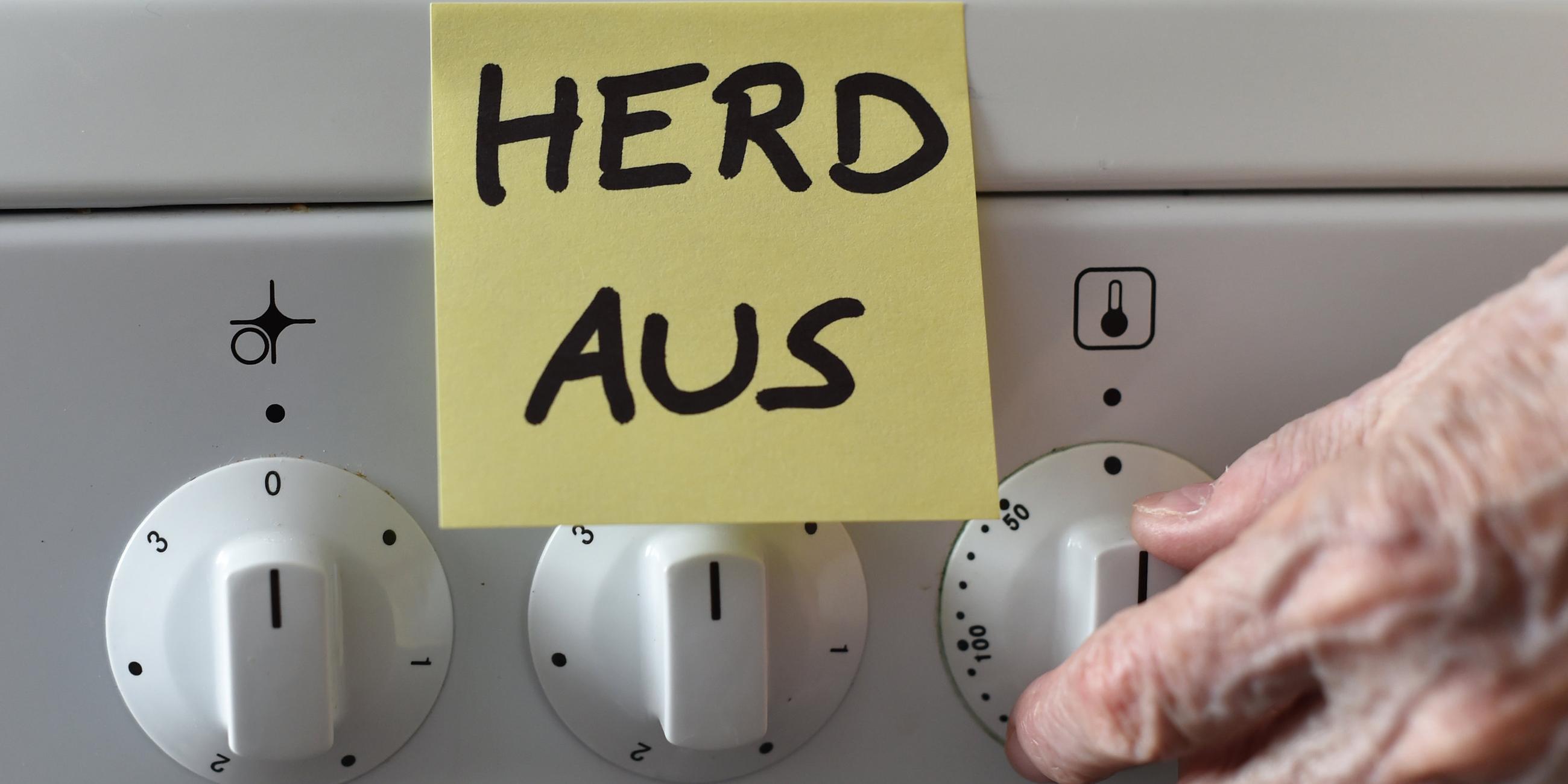 Zettel mit der Aufschrift "Herd aus"