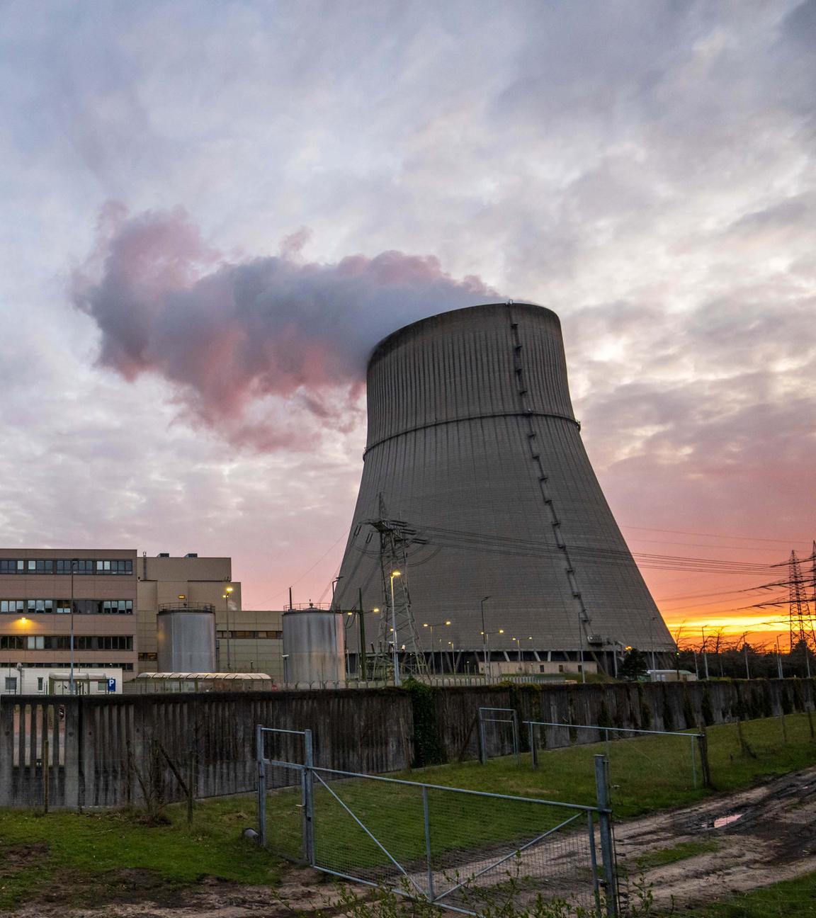 Das Kernkraftwerk Emsland. Vor 62 Jahren nahm das erste Atomkraftwerk in Deutschland seinen kommerziellen Betrieb auf. Am 15. April soll aber endgültig Schluss sein mit der nuklearen Stromerzeugung, auch beim Kernkraftwerk Emsland.