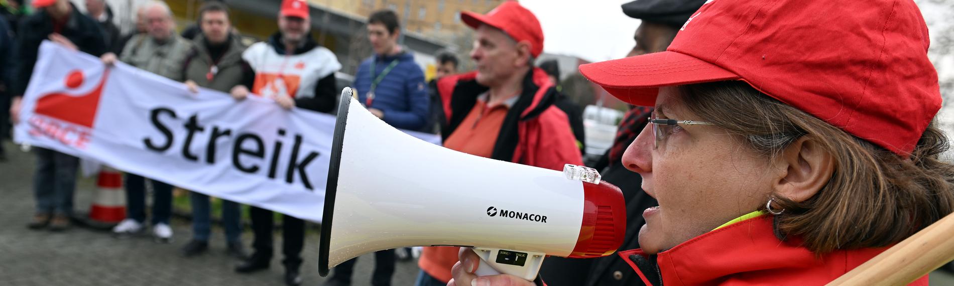 Potsdam, 20.04.2023: Gewerkschaften streiken zu weiteren Tarifverhandlungen.