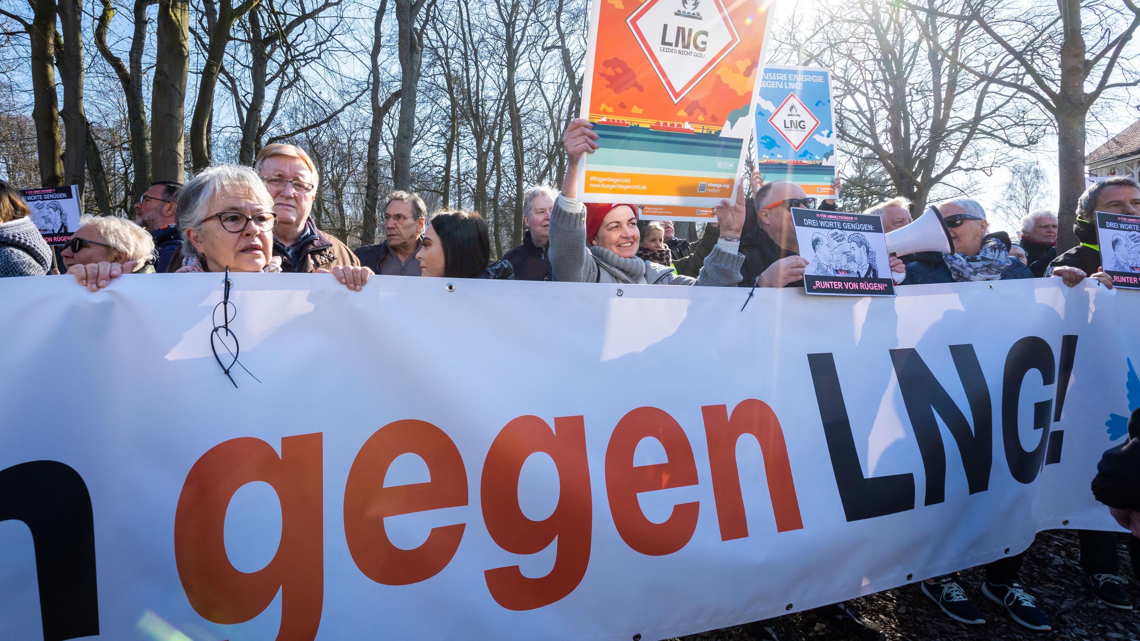 Terminalpläne Vor Rügen: LNG-Protest Vor Parlamentsausschuss - ZDFheute