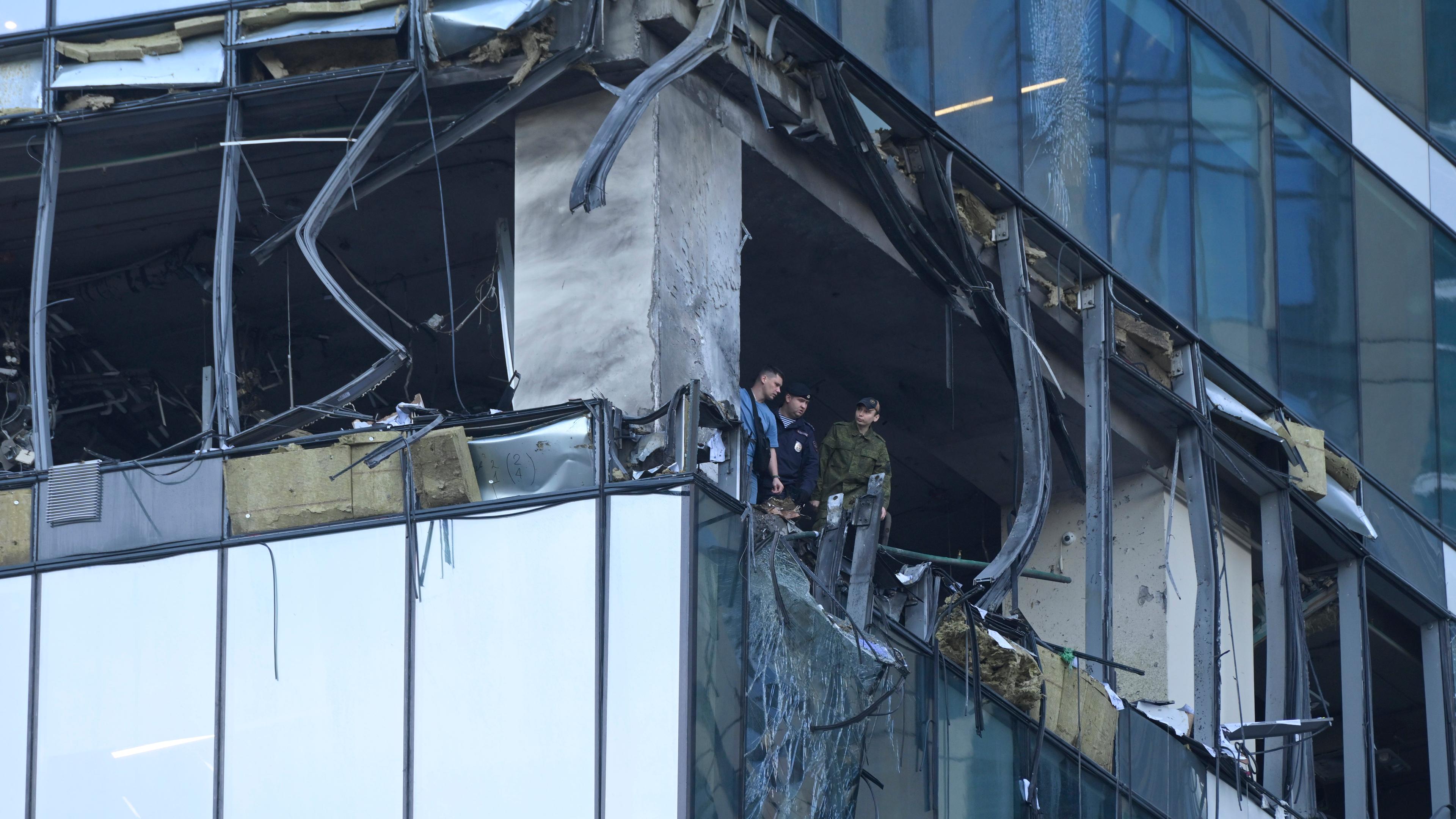 Беспилотник сити. Повреждения зданий Сити. Москва Сити дрон. Донбасс здания. Поврежденные здания а Москва-Сити.