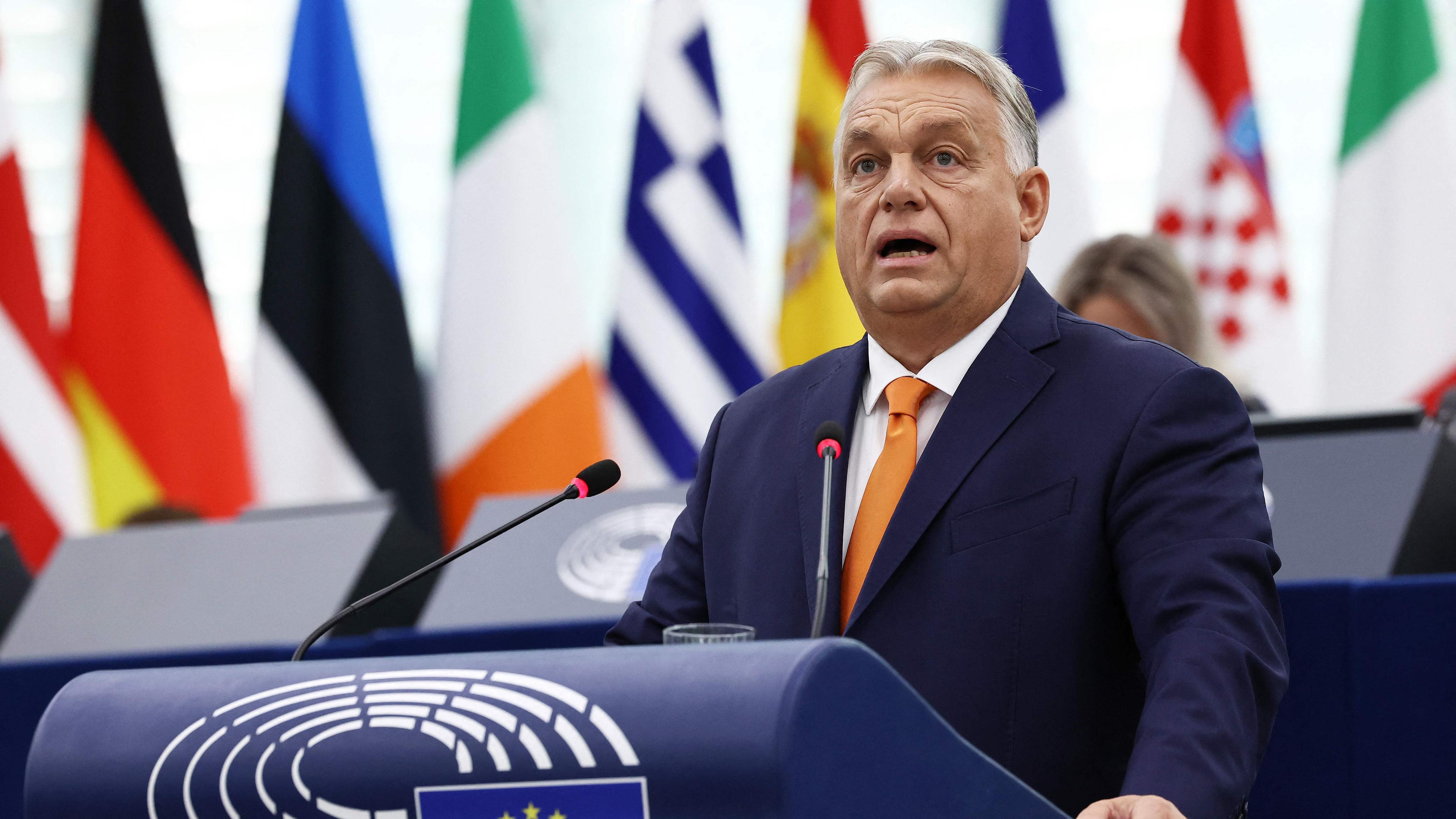 Der ungarische Ministerpräsident Viktor Orban stellt das Programm der sechsmonatigen ungarischen Ratspräsidentschaft im Rahmen einer Plenarsitzung im Europäischen Parlament in Straßburg am 9. Oktober 2024 vor.