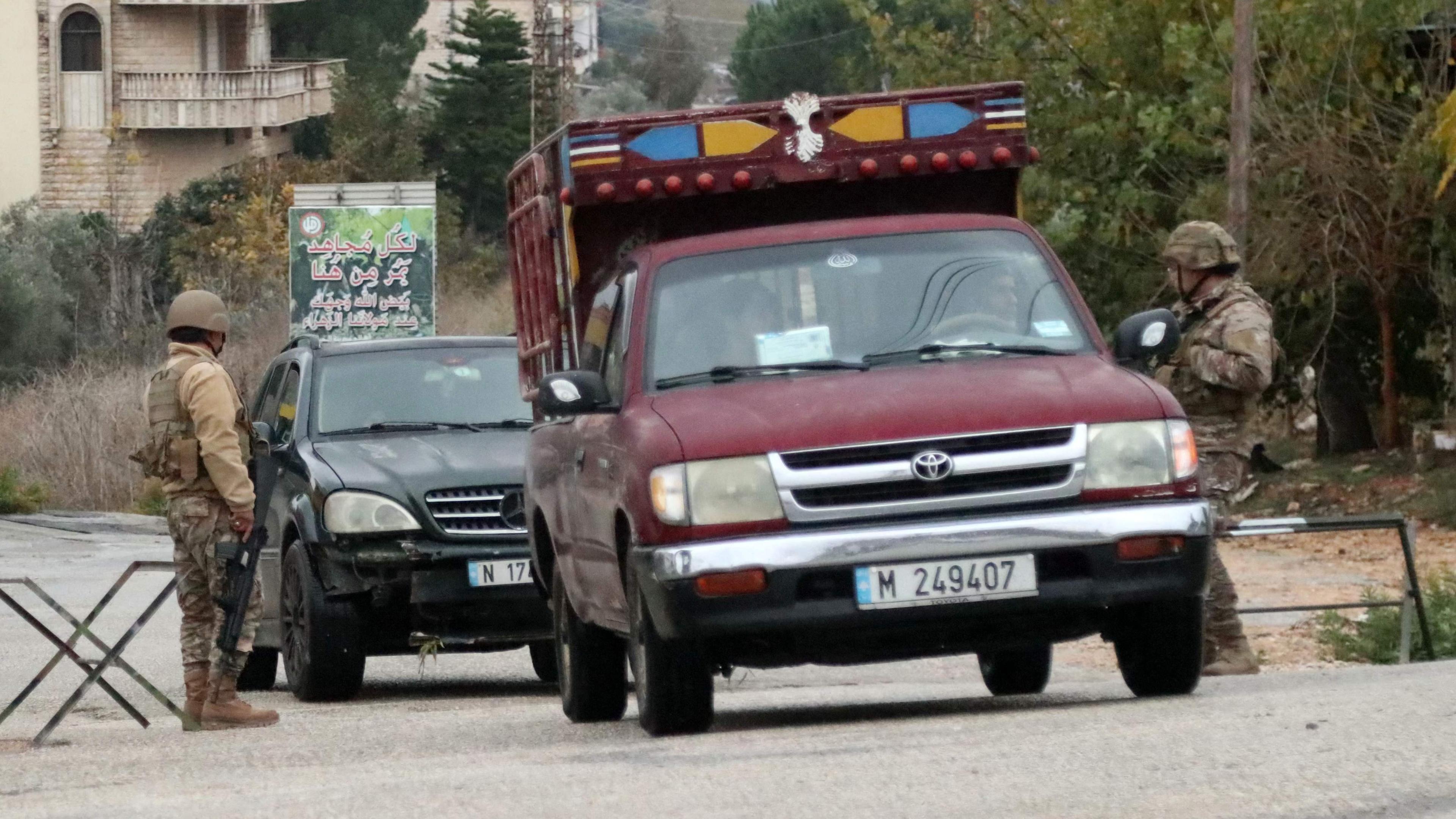 Auch nach Beginn der Feuerpause zwischen Israel und der Hisbollah ist die Anspannung groß, die Kämpfe könnten jederzeit wieder losgehen. Erste Geflüchtete kehren zurück.