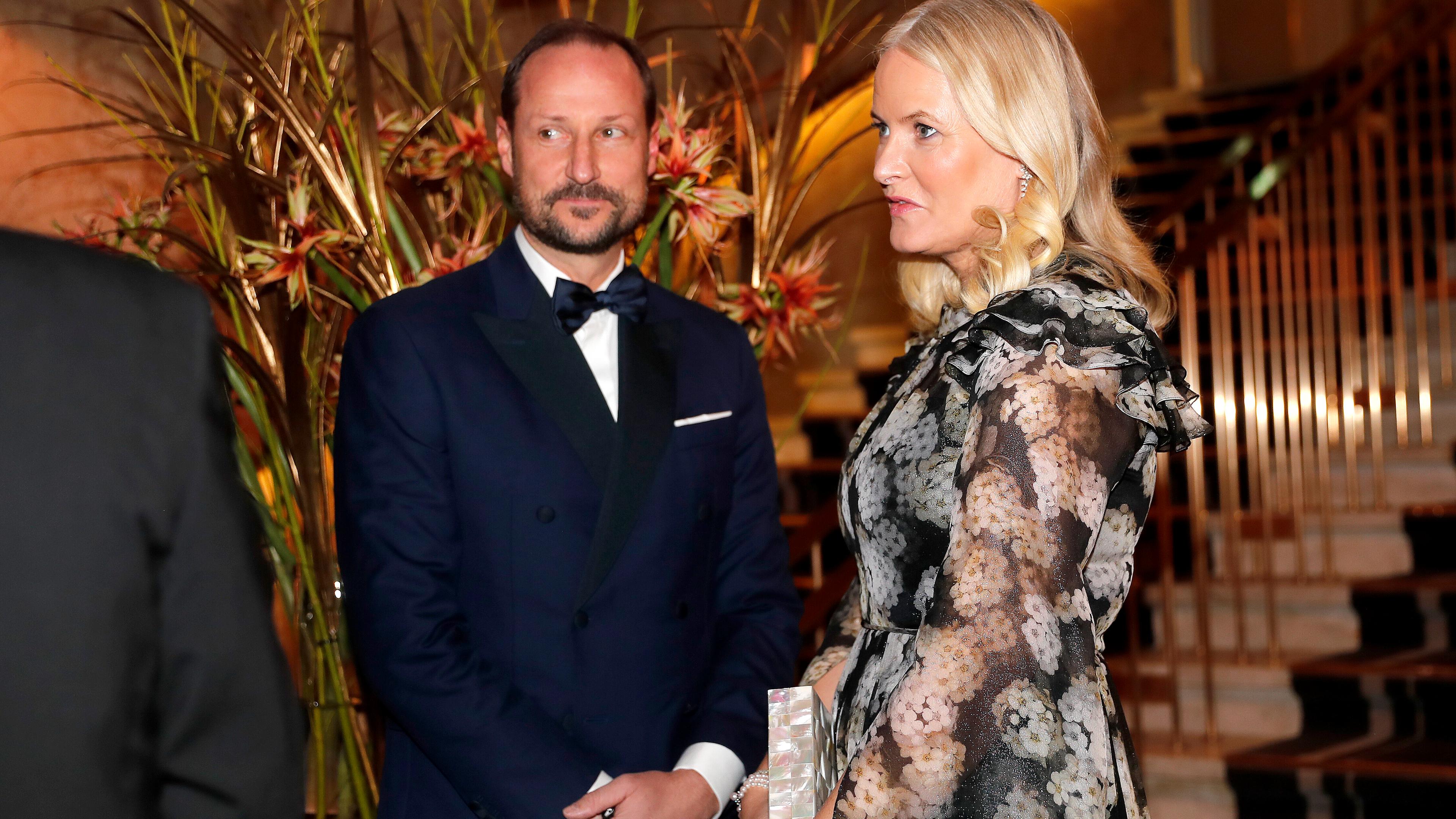 Mette-Marit und Haakon beim Nobelpreis 2024