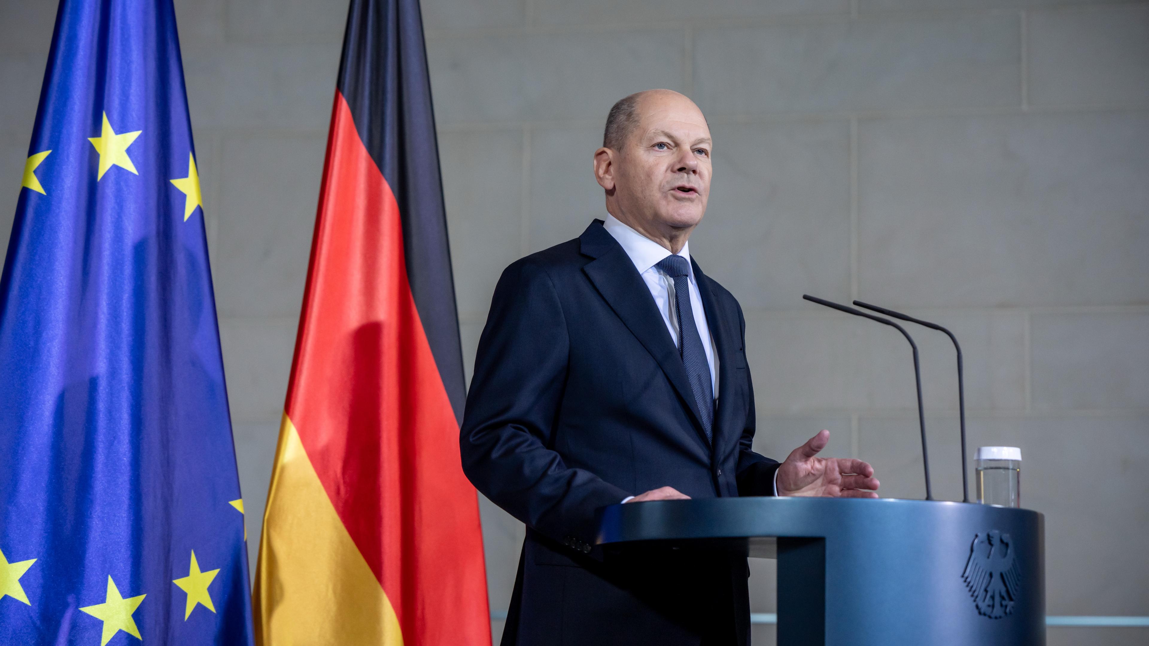  Bundeskanzler Olaf Scholz (SPD), gibt ein Pressestatement. Nach dem Aus der Ampel-Koalition hat Bundeskanzler Olaf Scholz bei der Bundestagspräsidentin den Antrag auf die Vertrauensfrage im Bundestag gestellt.