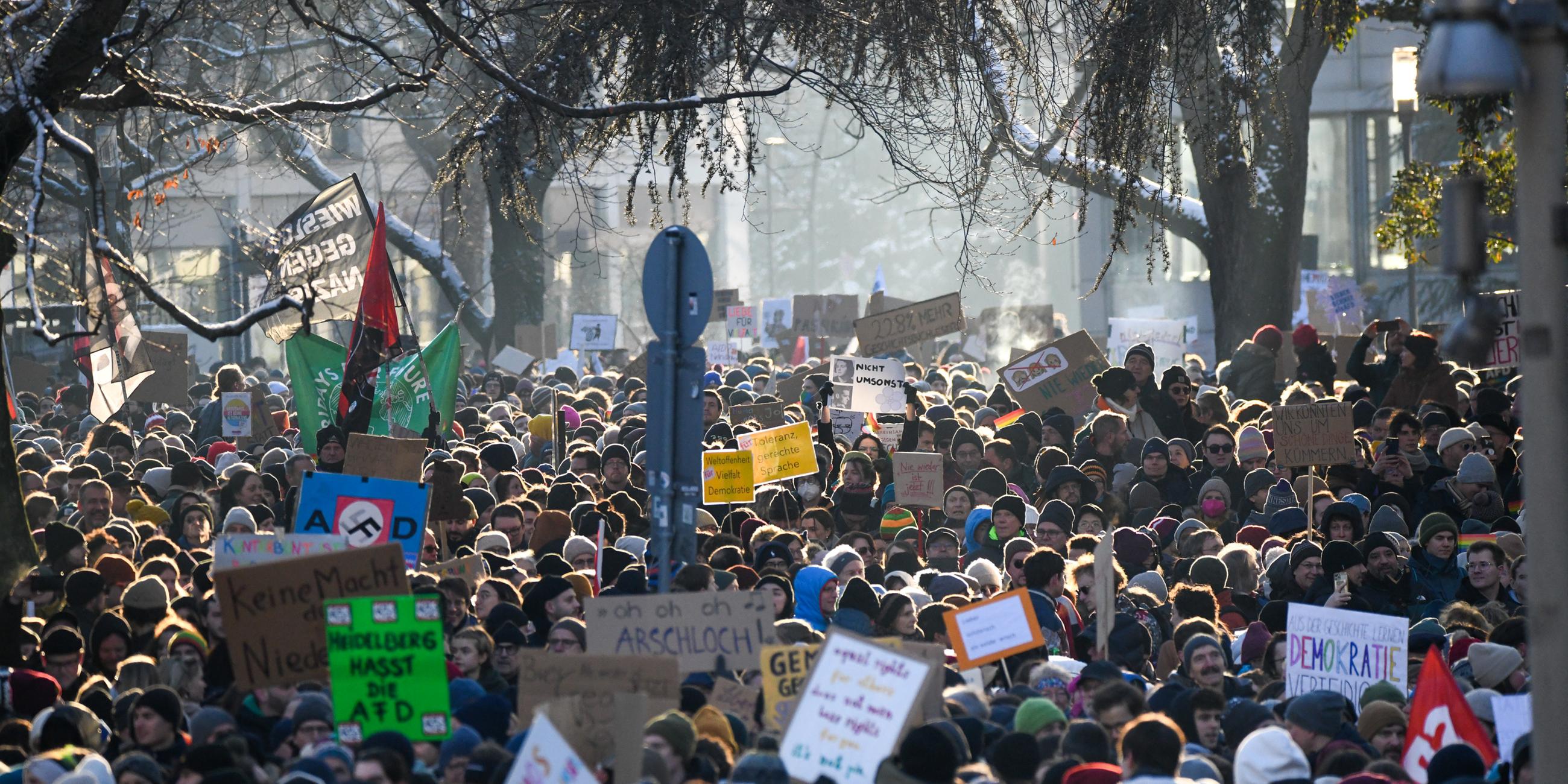 Hunderttausende Demonstrieren Gegen Rechtsextremismus - ZDFheute