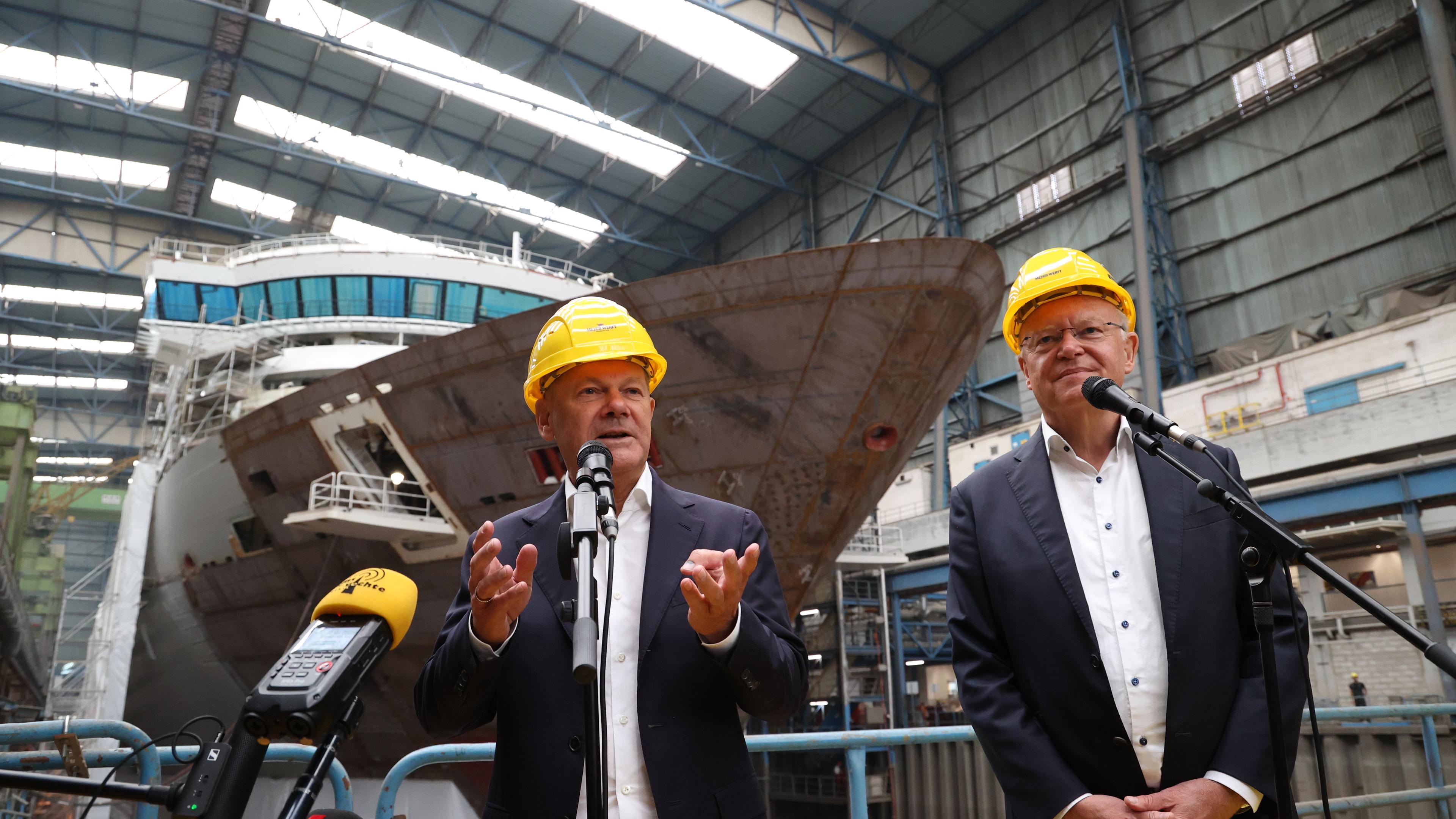 Bundeskanzler Scholz besucht Meyer Werft