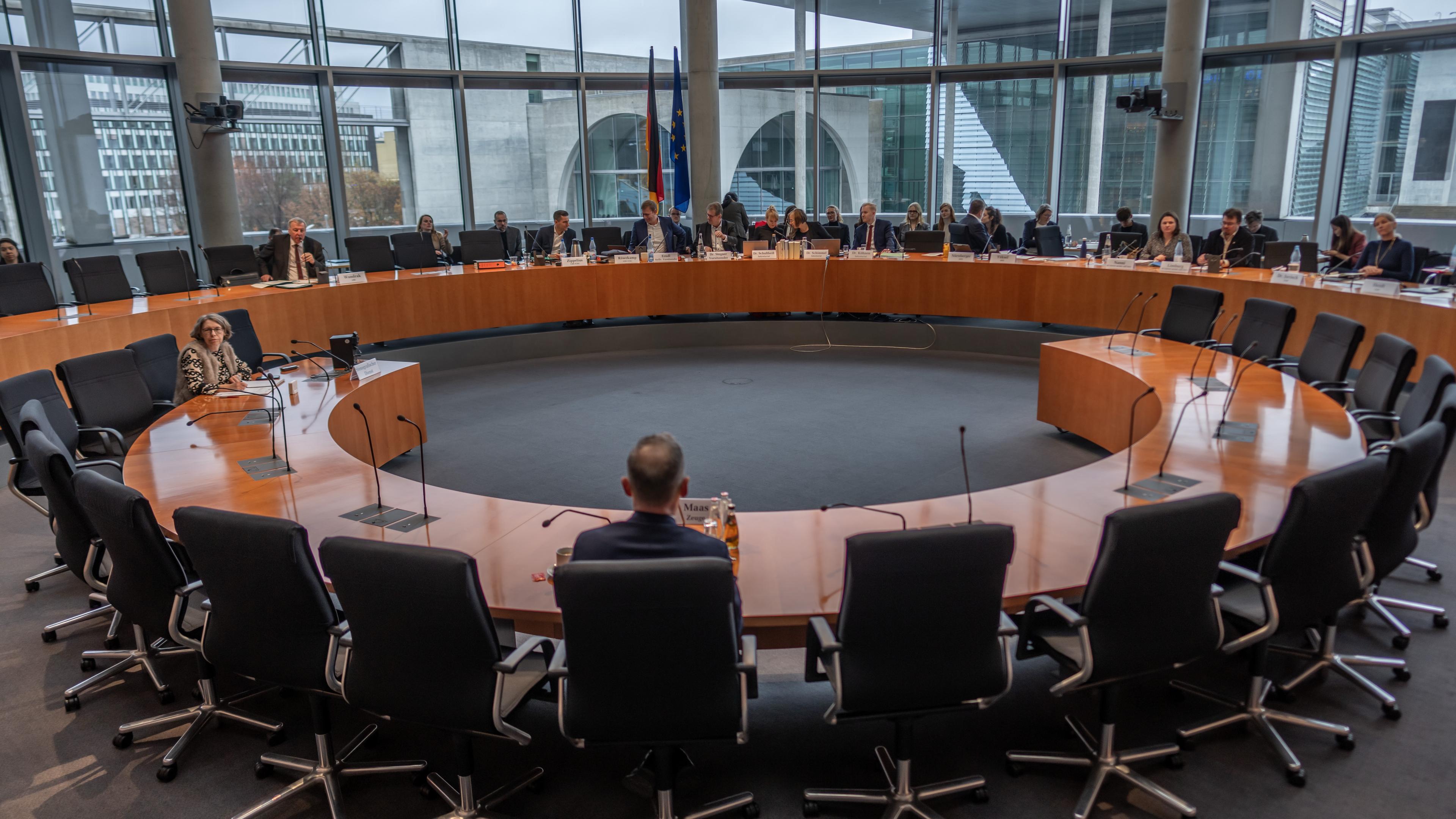 28.11.2024, Berlin: Heiko Maas, ehemaliger Außenminister, sitzt als Zeuge in der Sitzung des Afghanistan-Untersuchungsausschuss des Bundestages