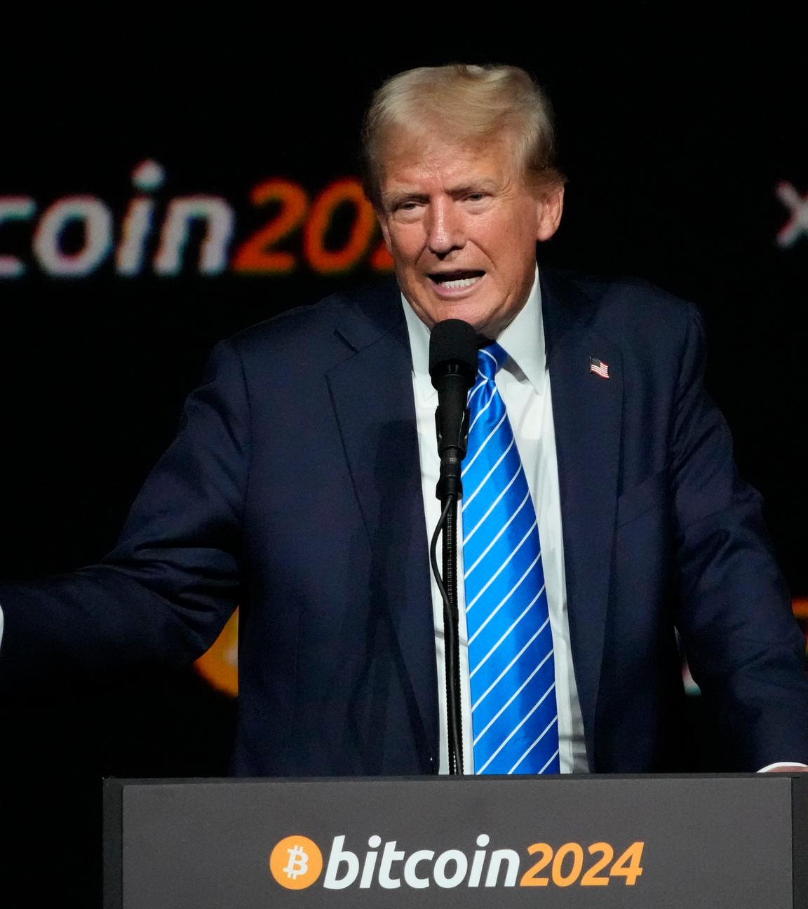 Der damalige republikanische US-Präsidentschaftskandidat und ehemalige US-Präsident Donald Trump spricht auf der Bitcoin 2024 Konferenz in Nashville, Tennessee.