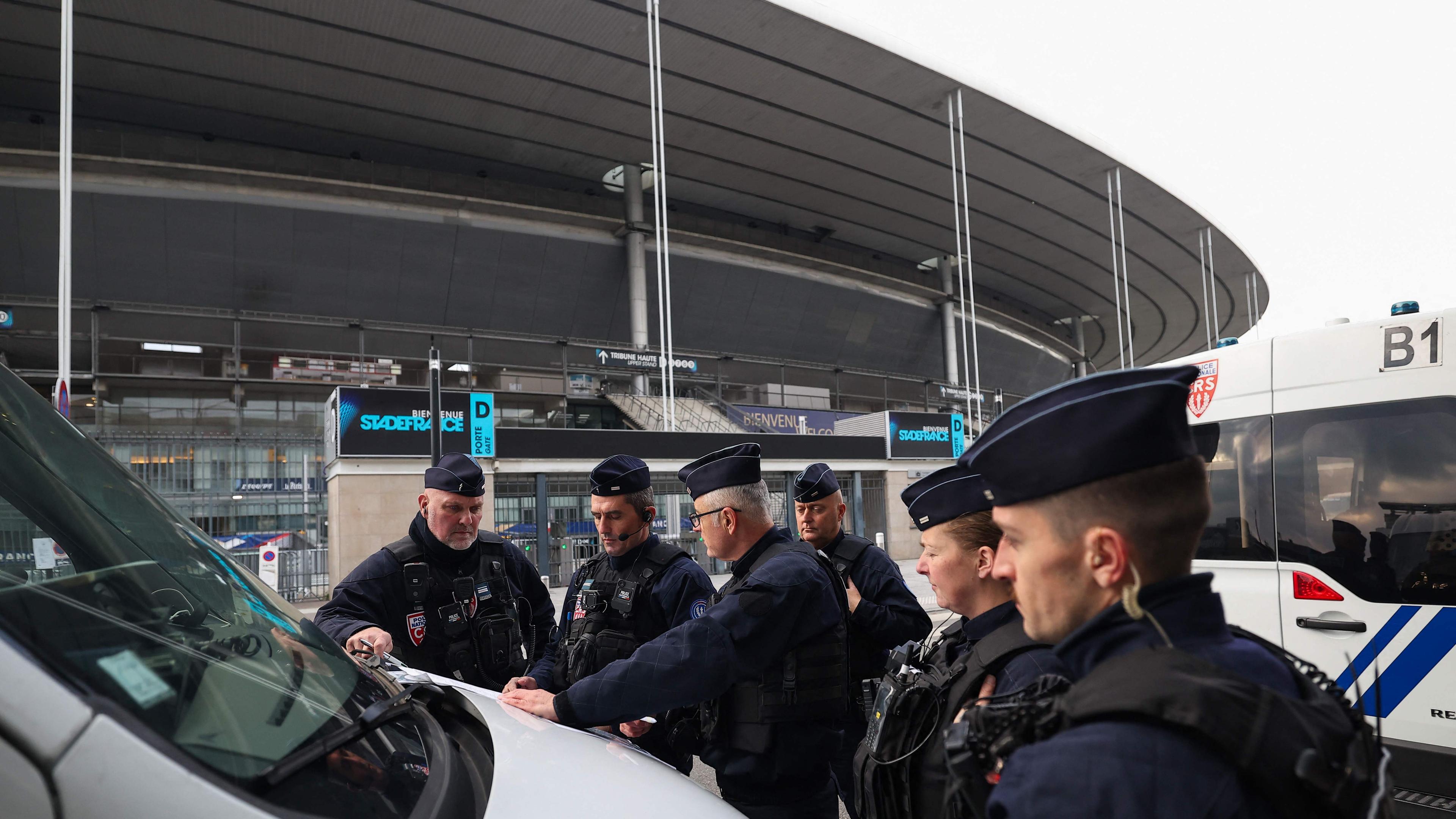 13.11.2024, Frankreich, Saint-Denis: Anspannung vor Israel-Gastspiel in Paris