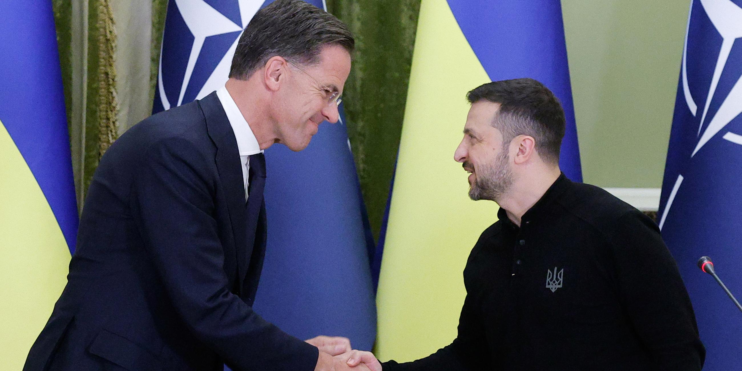  Neuer NATO-Generalsekretär Rutte trifft sich in Kiew mit Selenskyj und verspricht, die Ukraine sei der NATO näher als je zuvor.