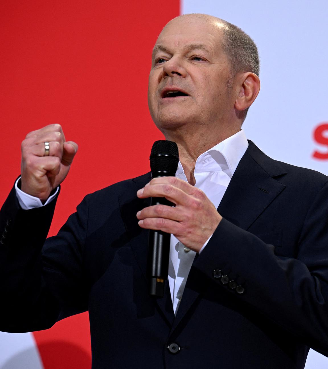 Der deutsche Bundeskanzler Olaf Scholz nimmt in Berlin am 25.11.2024 an einer Pressekonferenz teil, auf der er als offiziell nominierter Kandidat für die bevorstehende Bundestagswahl bekannt gegeben wird 