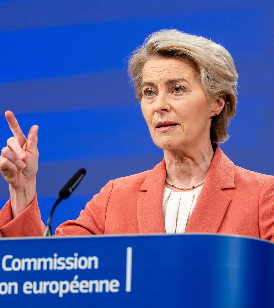 Die Präsidentin der Europäischen Kommission, Ursula von der Leyen spricht am Hauptsitz der EU