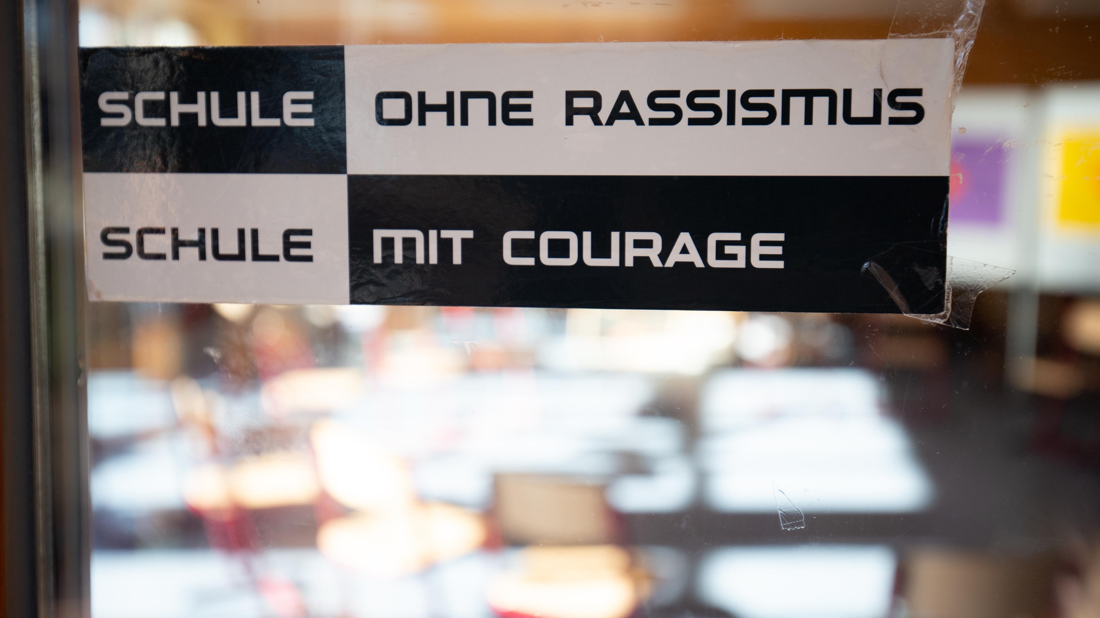 Schild Schule ohne Rassismus