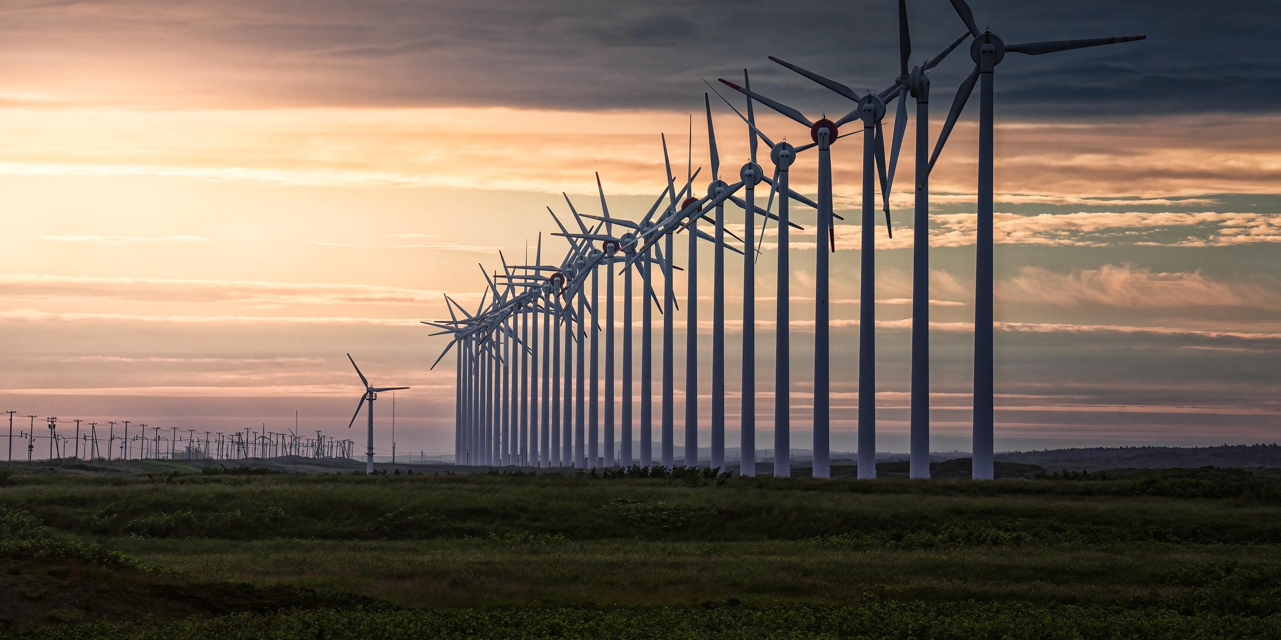 Windräder in einer Reihe