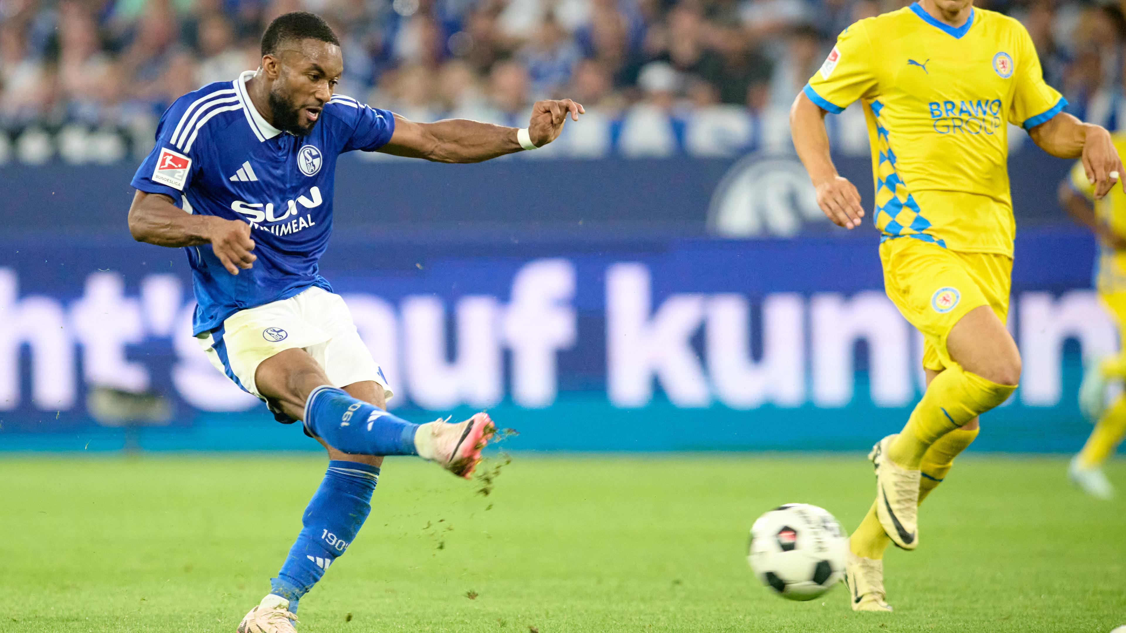 Schalkes Moussa Sylla in Aktion beim Spiel gegen Eintracht Braunschweig.