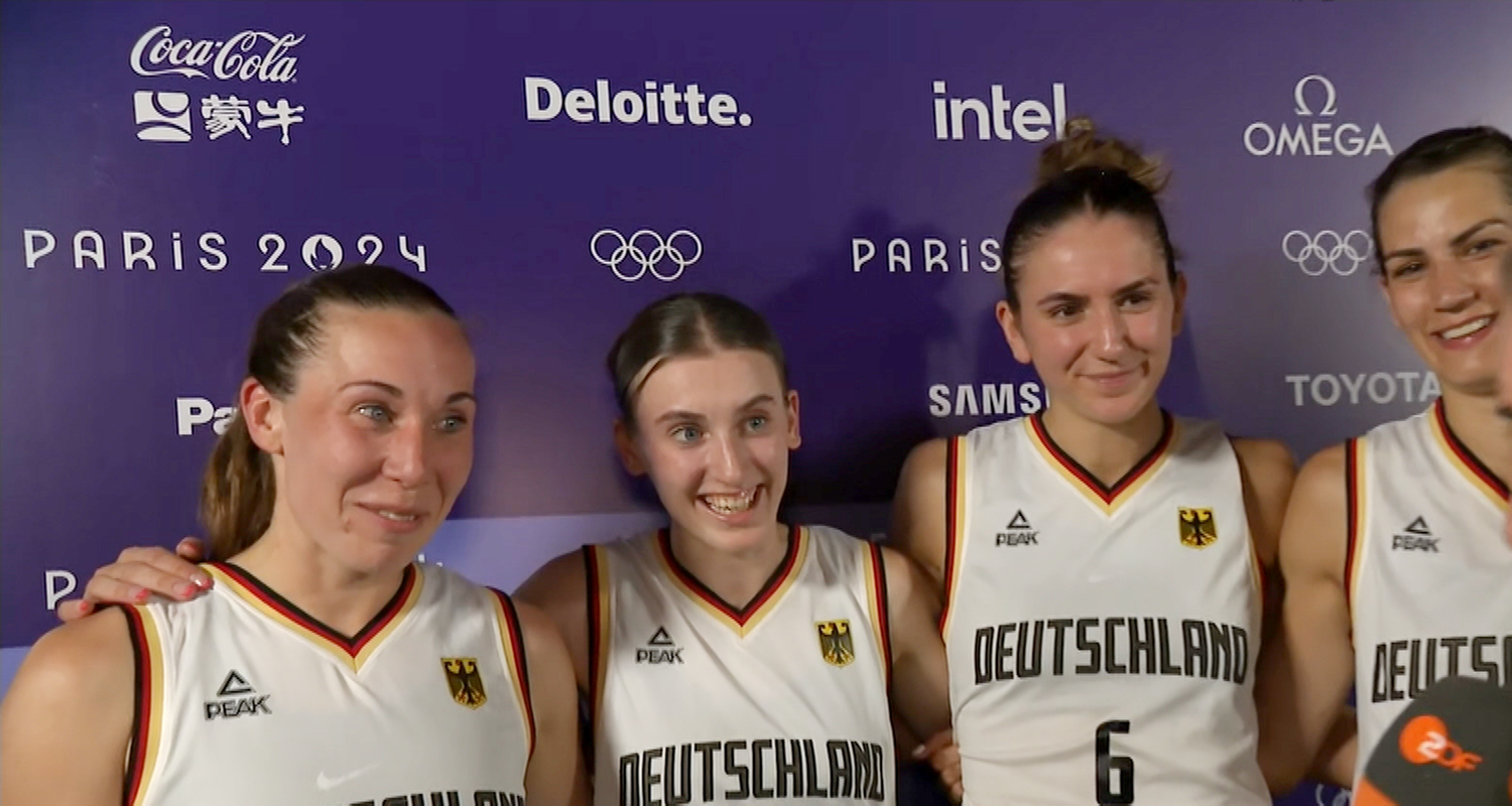 Svenja Brunckhorst, Sonja Greinacher, Marie Reichert und Elisa Mevius im Interview nach ihrem Spiel gegen Spanien.