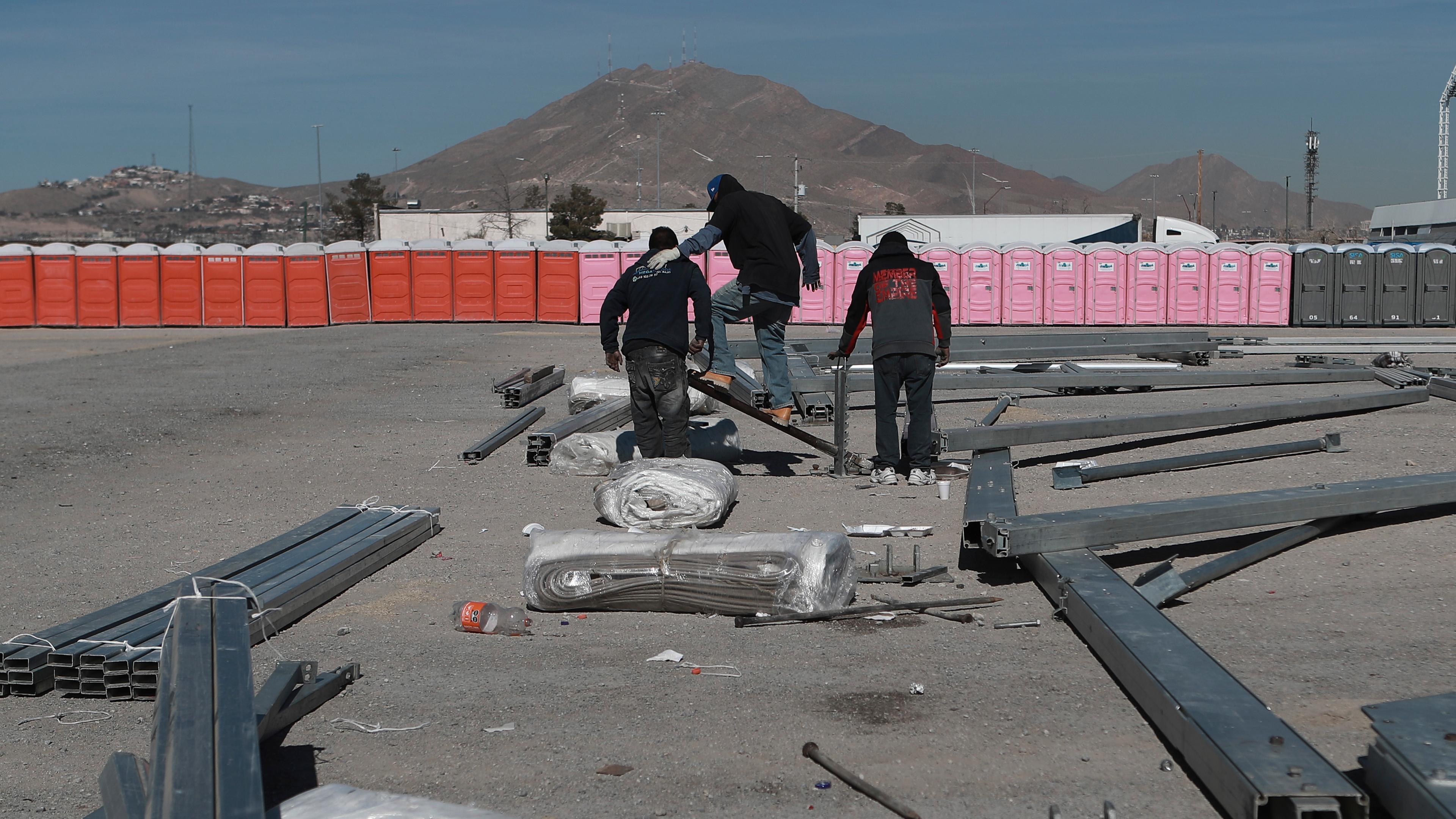 In Mexiko werden provisorische Unterkünfte für Abgeschobene gebaut