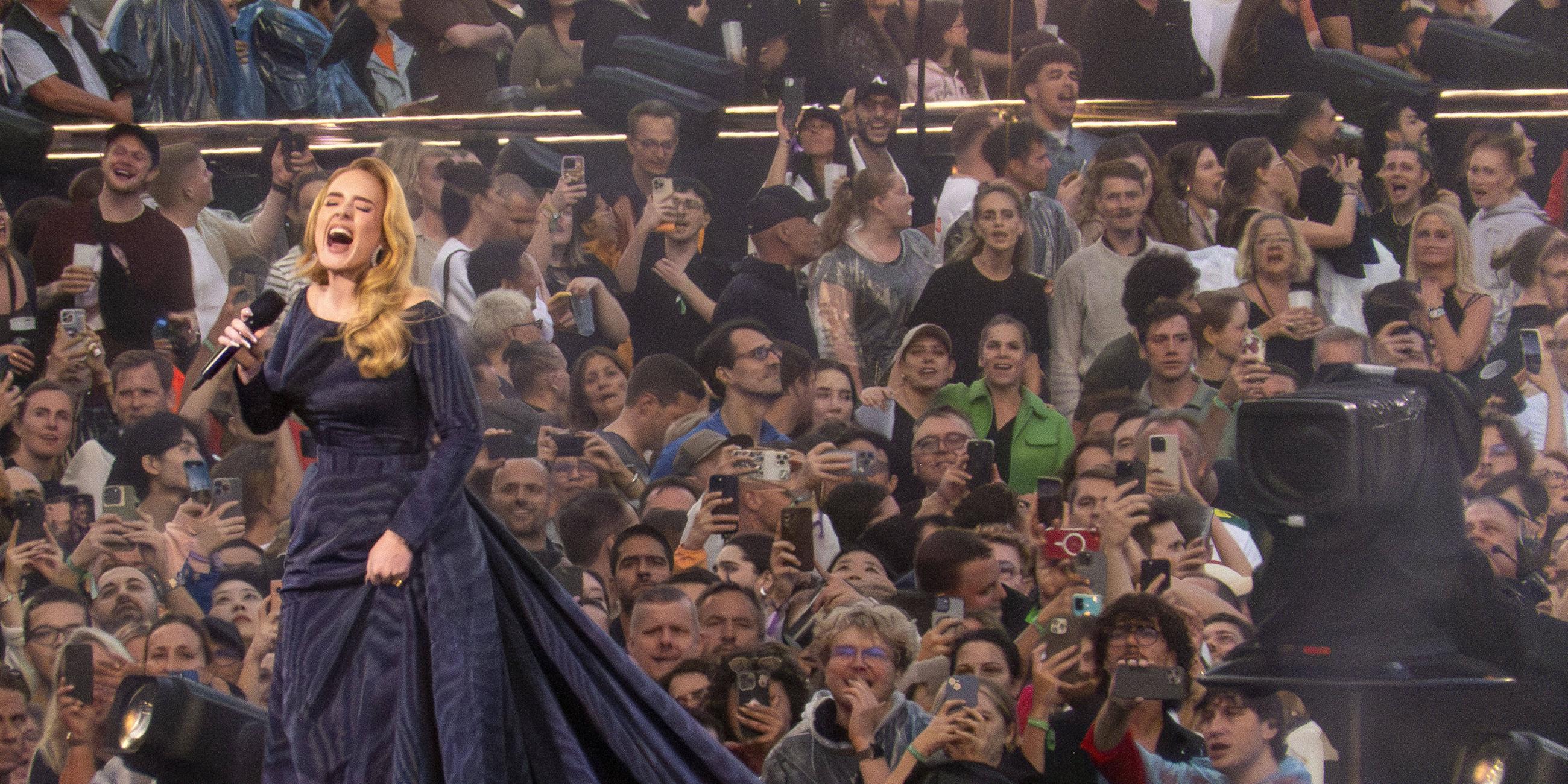Adele gibt ihr Eröffnungskonzert in der eigens errichteten Open-Air-Arena in München.