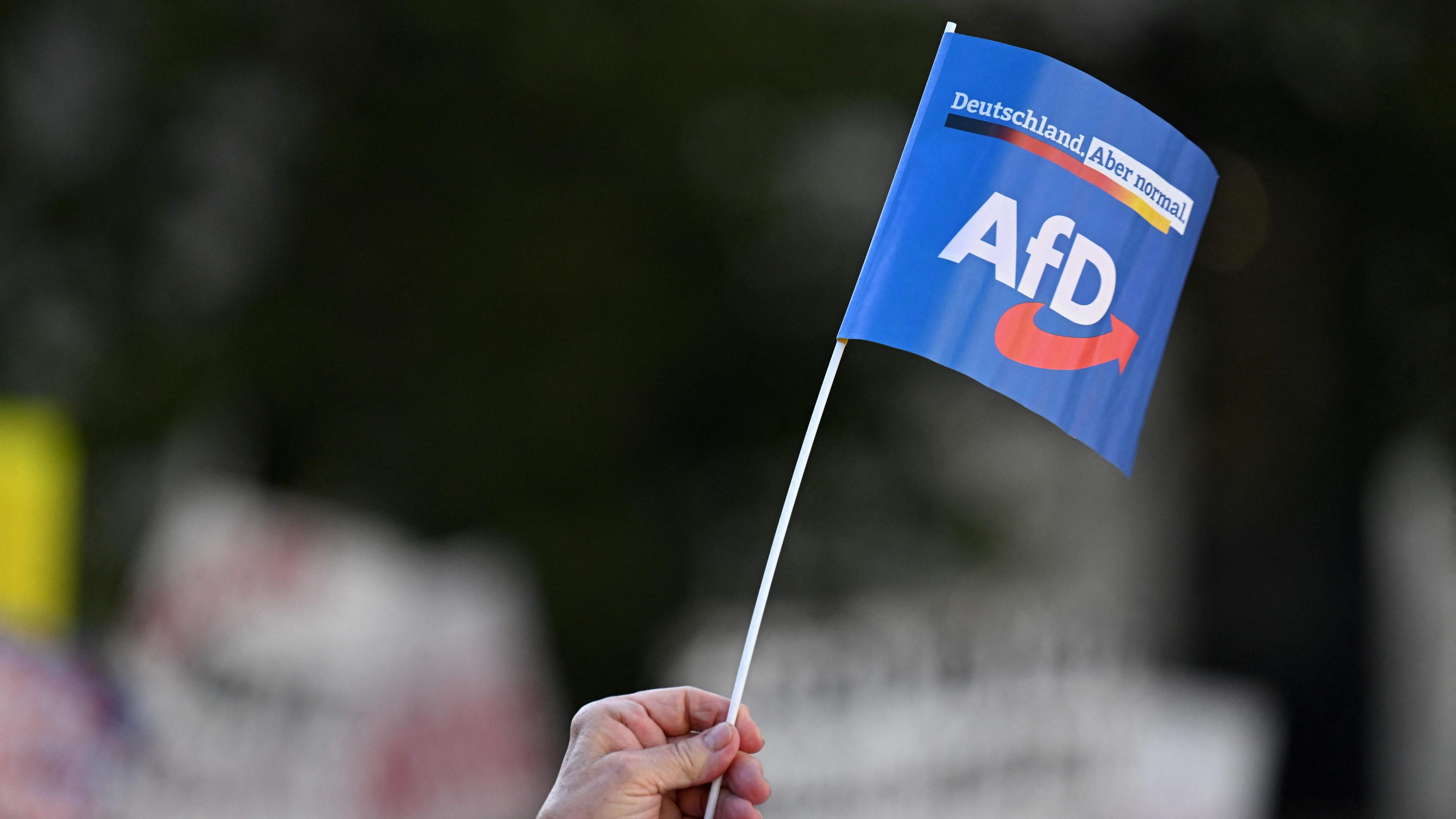 Parteien fordern: Unternehmer sollen sich gegen AfD stellen - ZDFheute