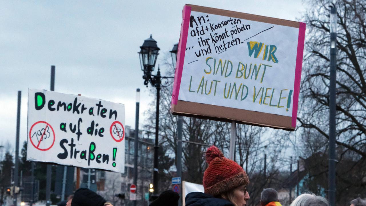 Protest Gegen AfD-Bürgerdialog - ZDFheute