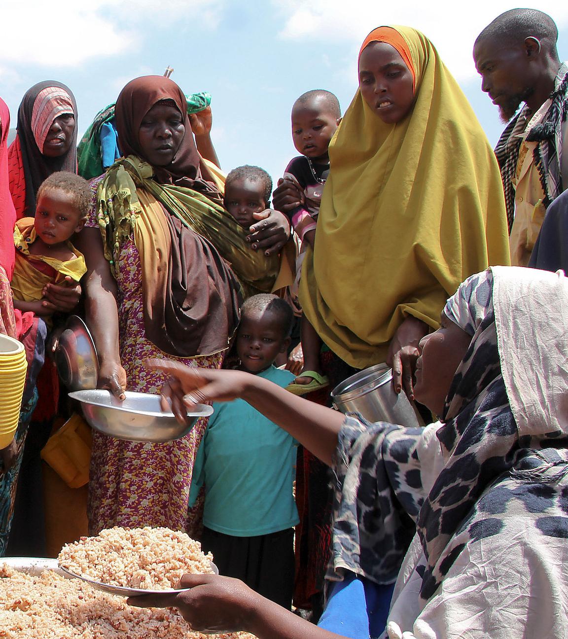 Essensausgabe an Frauen in Somalia