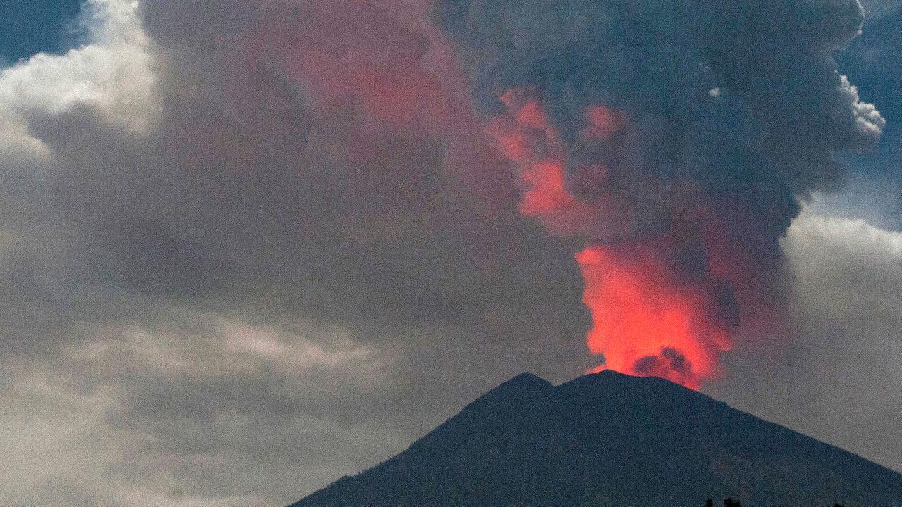  Vulkanausbruch  Bali  Flughafenbetrieb eingestellt ZDFheute