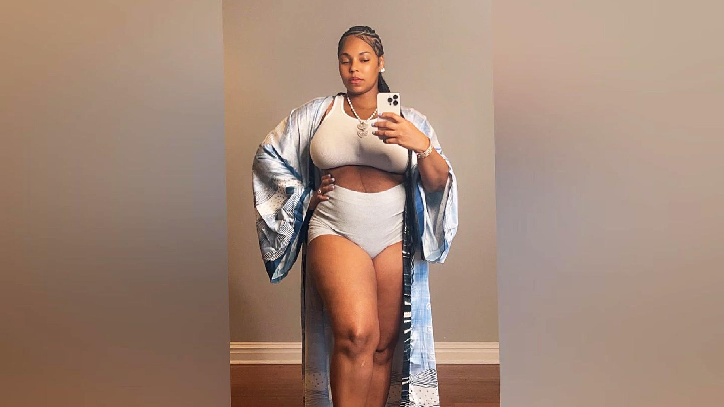 Sängerin Ashanti, die vor vier Wochen mit Rapper Nelly einen Sohn bekommen hat, schreibt zu diesem Foto: “Ich bin so stolz auf meinen Körper, dass er mir mein Baby geschenkt hat“. (22.8.2024)