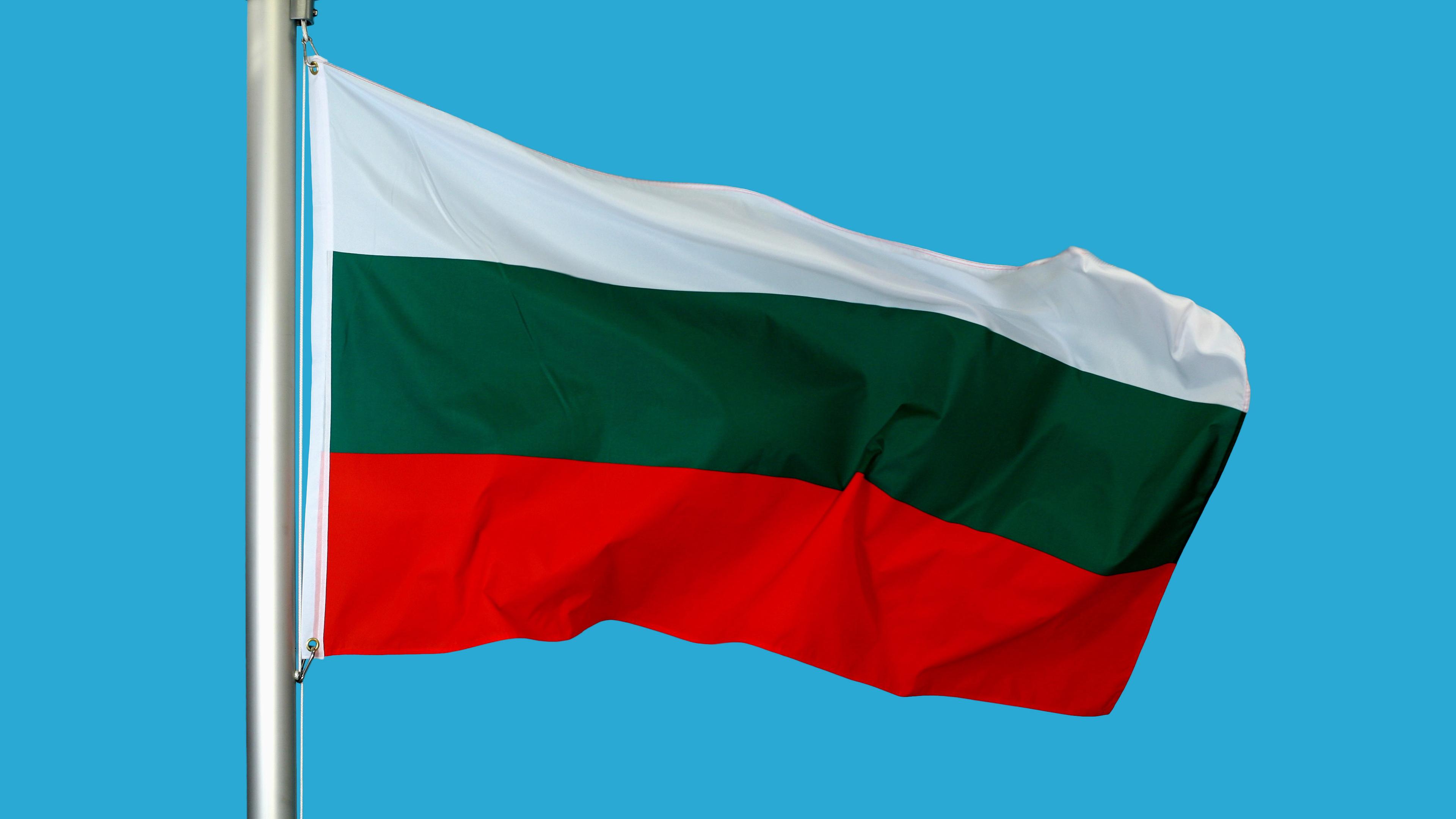 wehende flagge von bulgarien