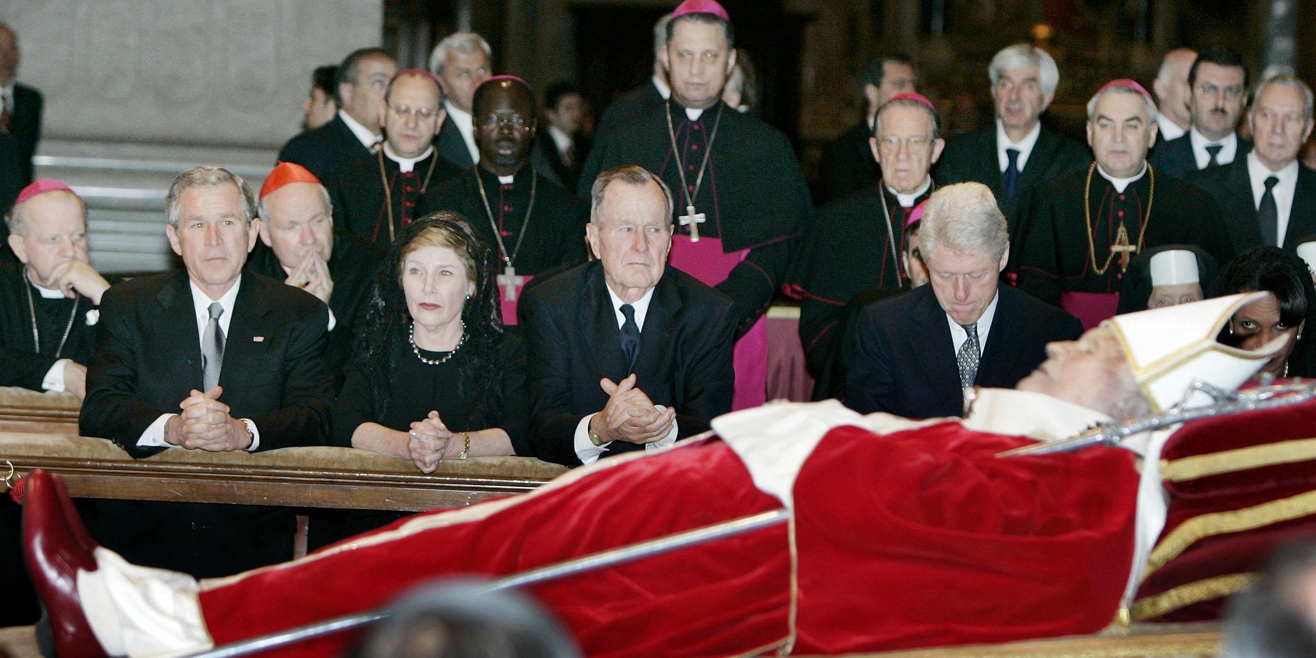 prominenz bei der trauerfeier fuer papst johannes paul ii.