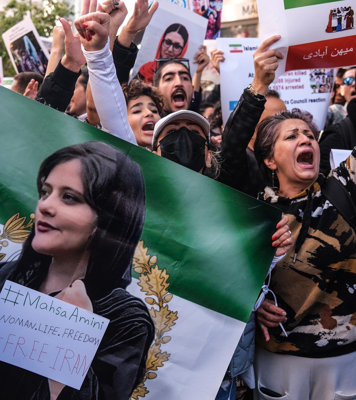 Proteste in Istanbul gegen die Unterdrückung von Frauen im Iran - 2022