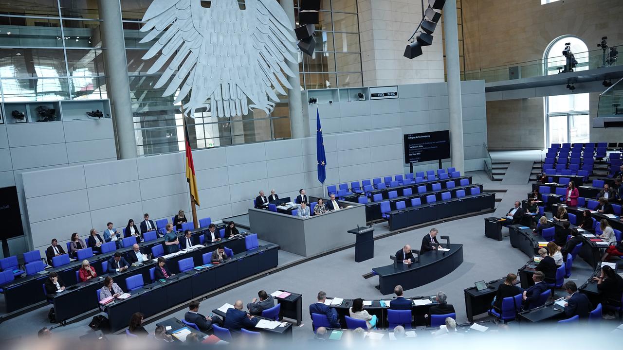 Live: Bundestagsdebatte Zur Nationalen Sicherheitsstrategie - ZDFheute