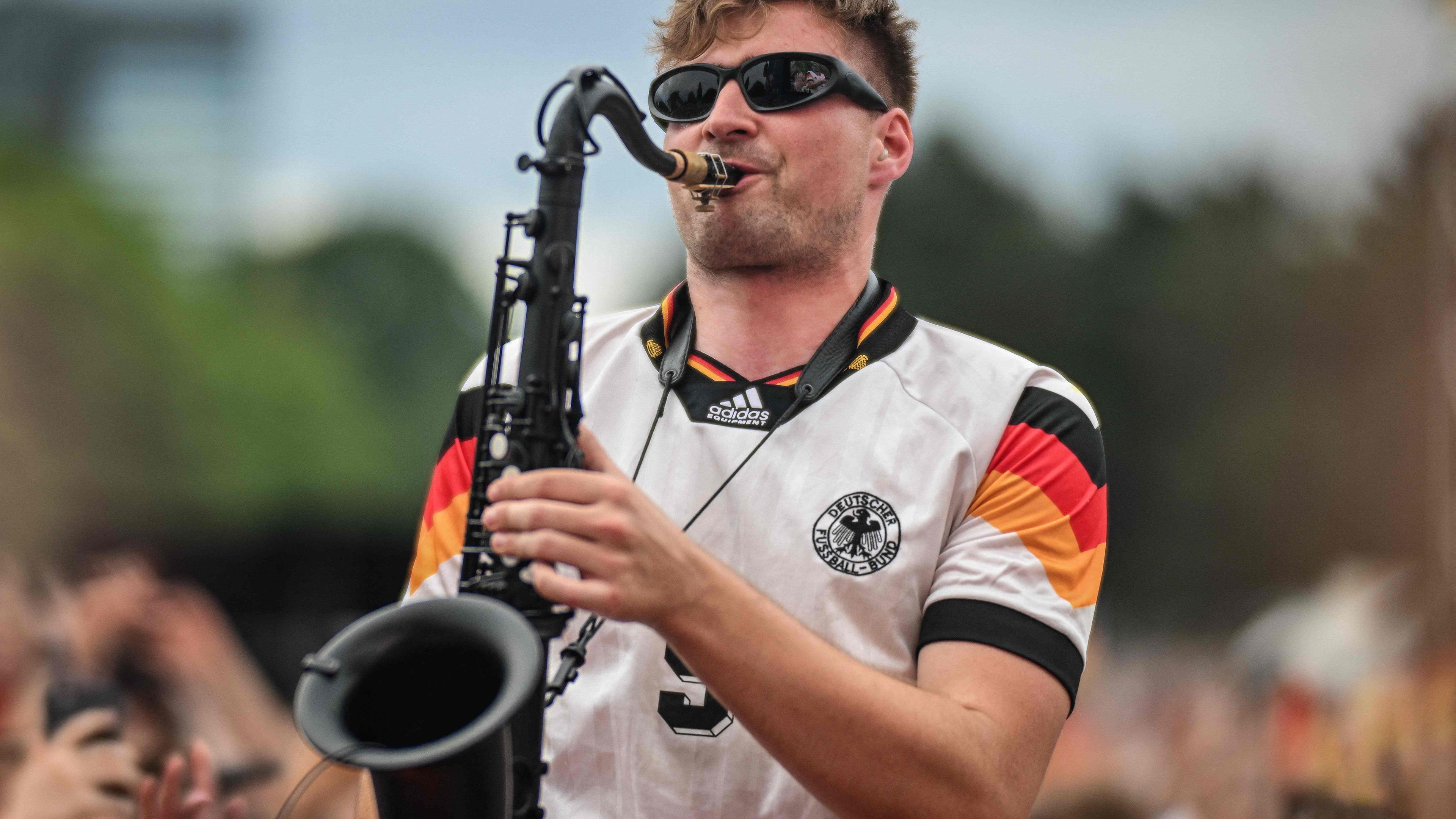 FBL-EURO-2024-GER-DEN-FANS