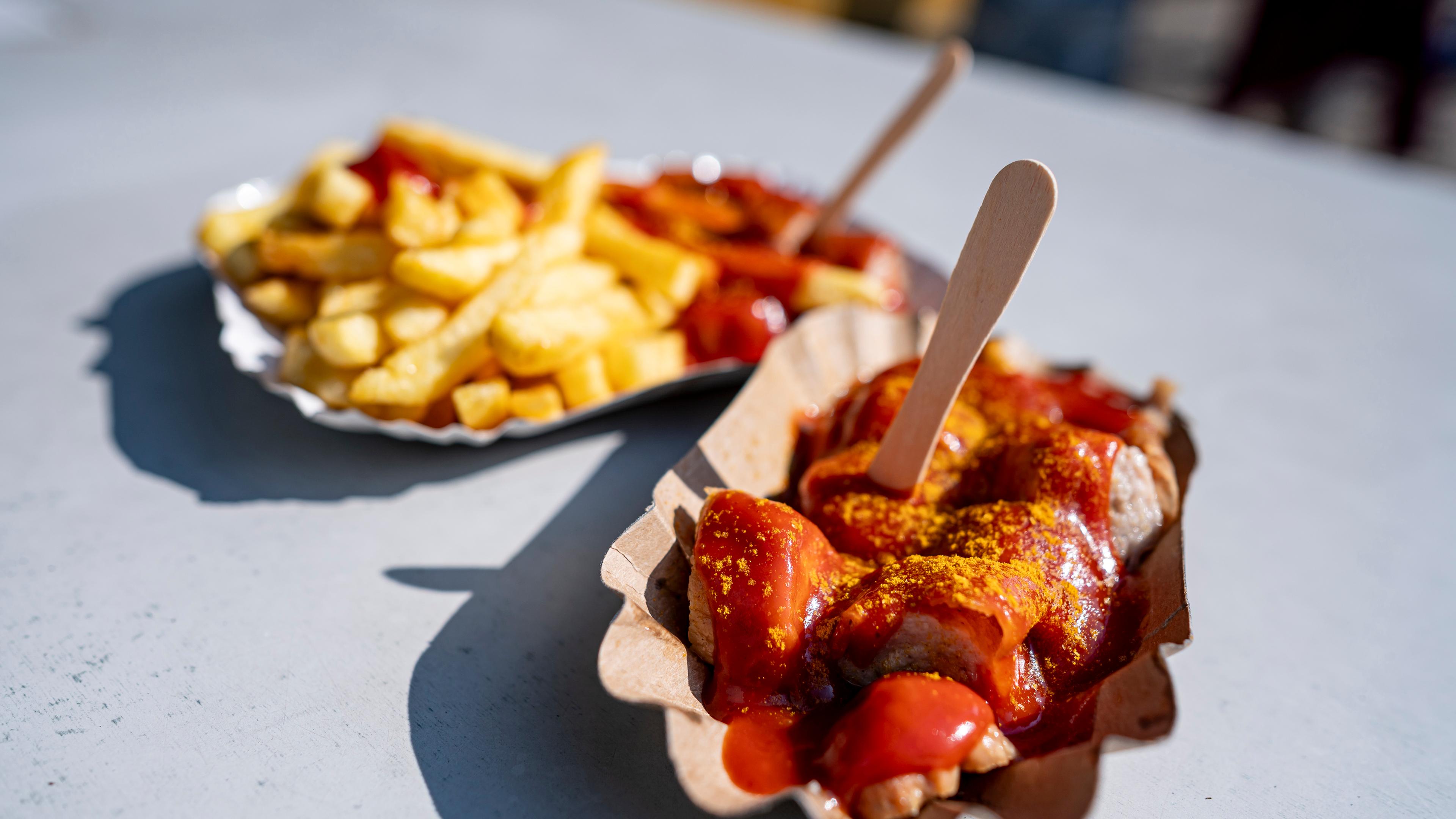 Currywurst: Imbiss-Klassiker wird 75 - ZDFheute