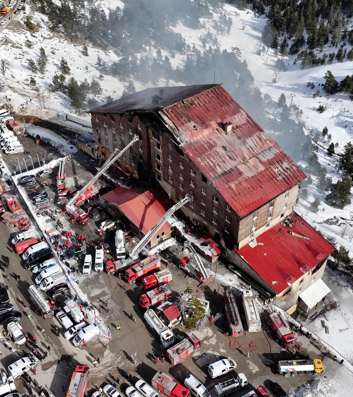 Feuer bricht in einem Hotel im Skigebiet Kartalkaya aus