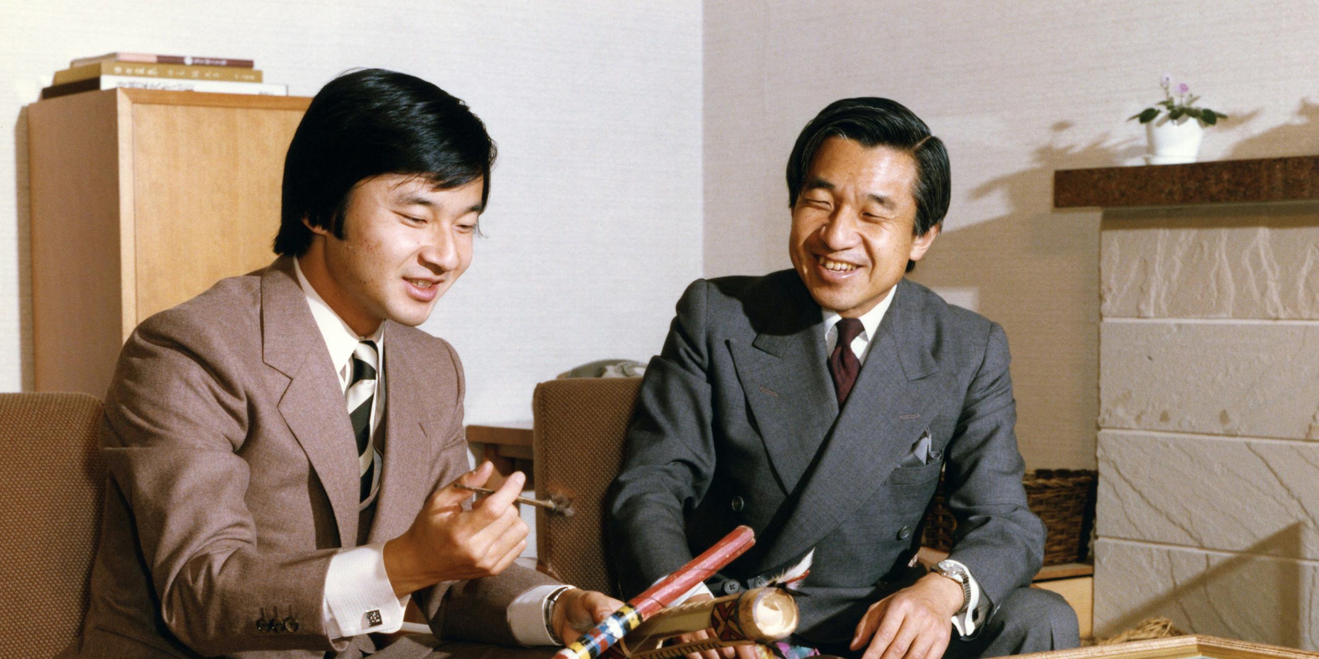 Prinz Naruhito und sein Vater Kronprinz Akihito im Dezember 1982