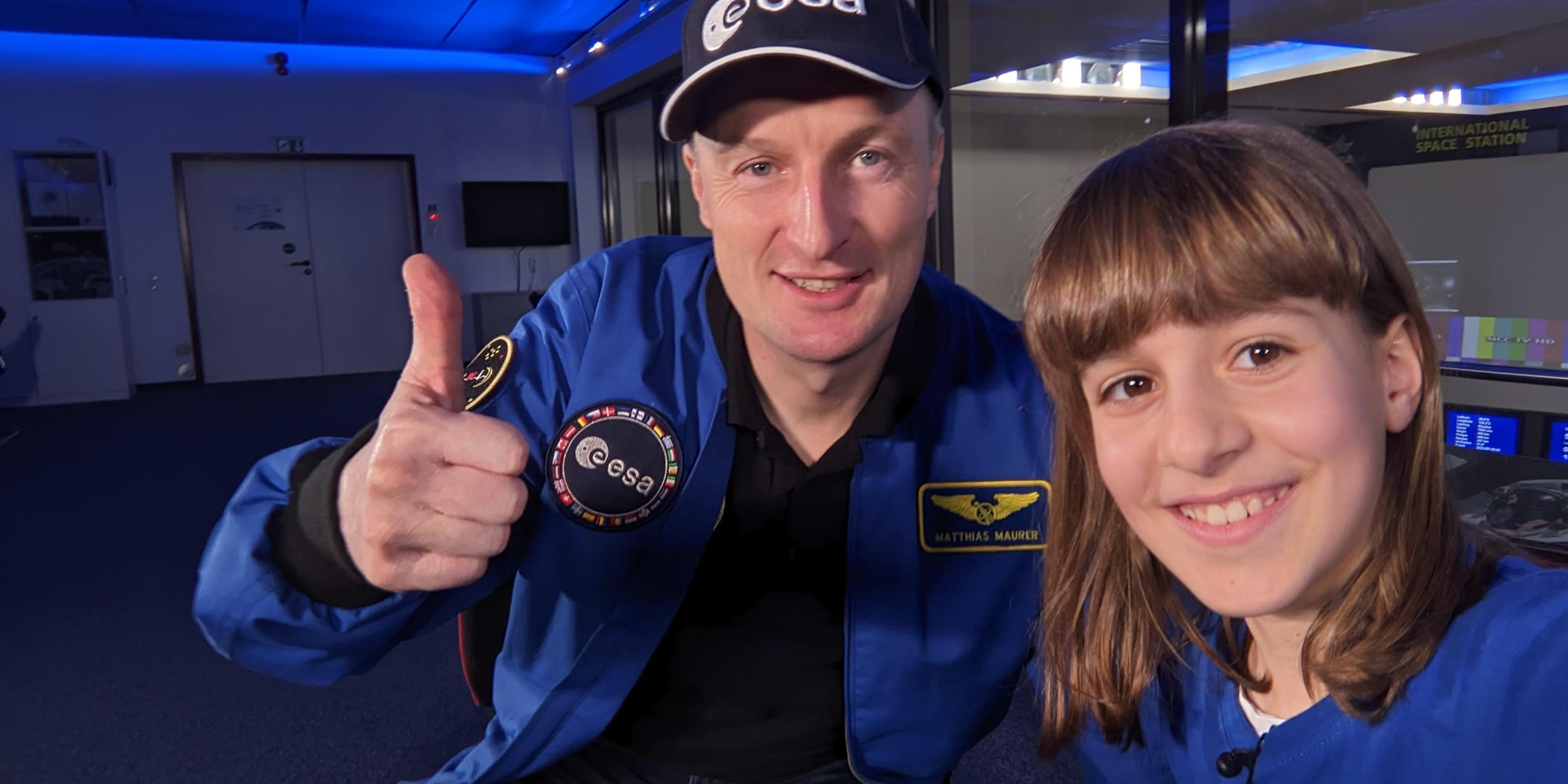 Das letzte Mal als Alice Matthias Maurer interviewt hat, war er noch im Weltall auf der ISS. Jetzt ist er wieder zurück und Alice kann ihm ganz viele Fragen über das All stellen!