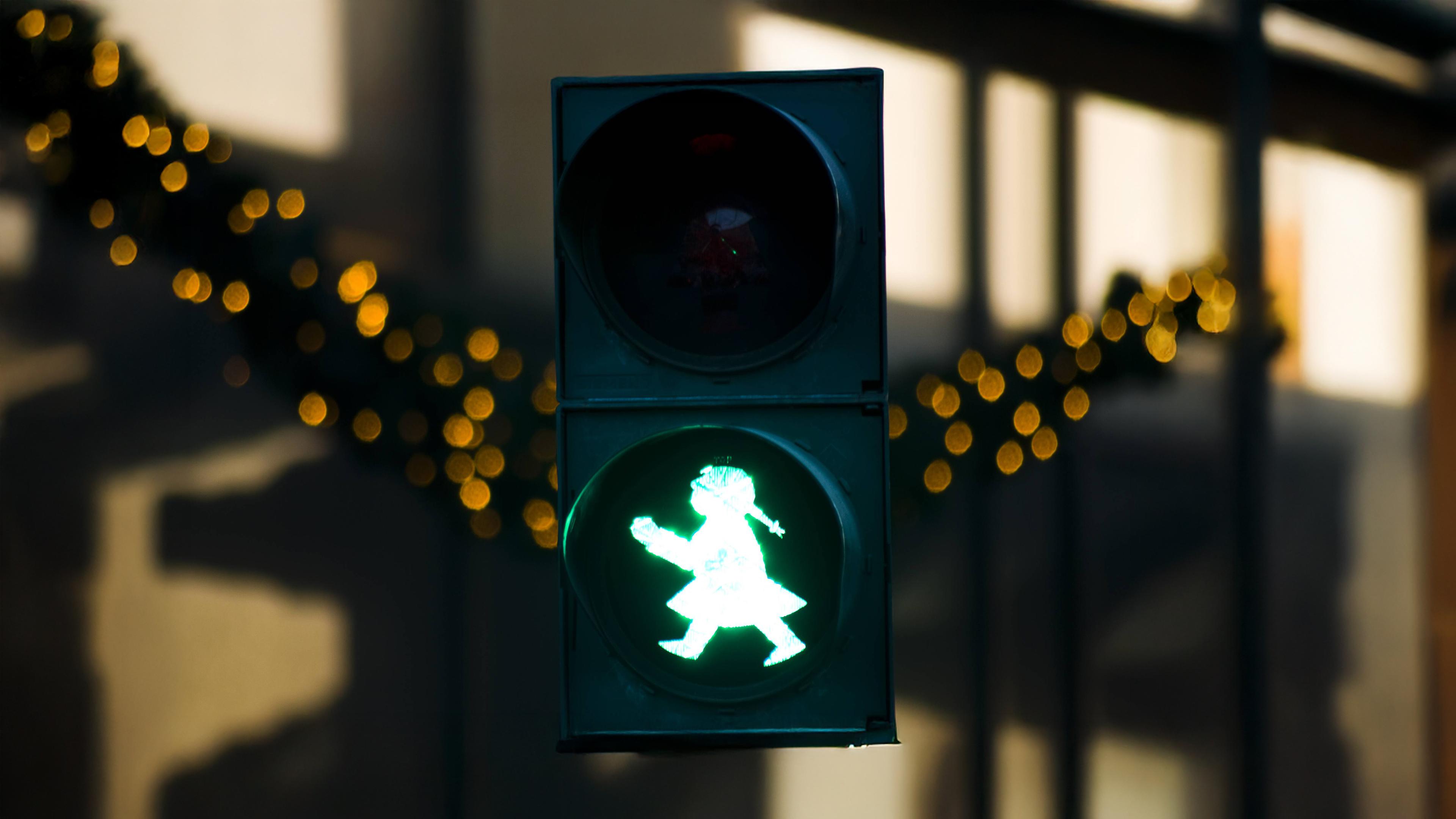 Grüne Ampelfrau (Ost) auf Ampel