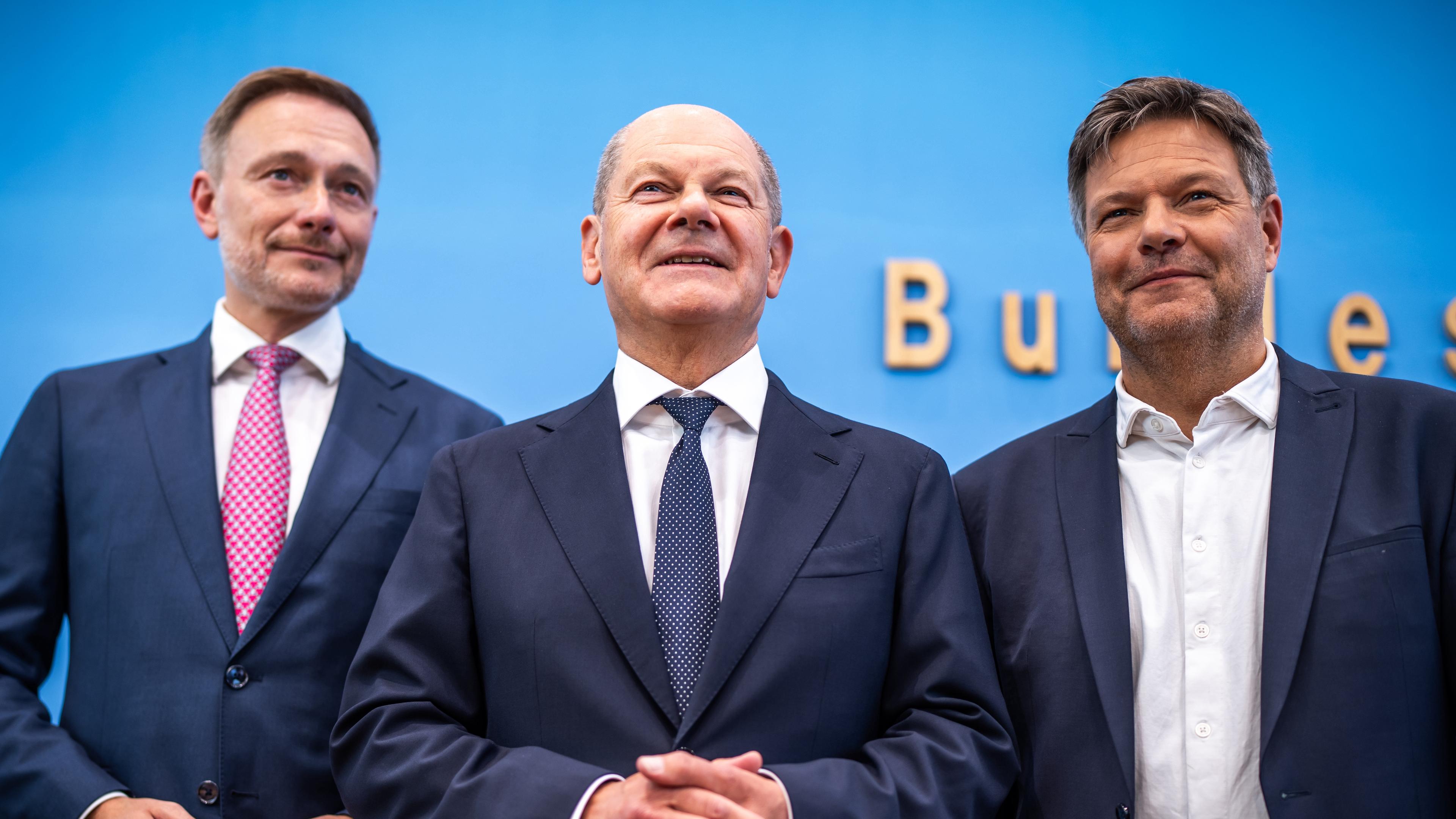 Olaf Scholz, Christian Lindner und Robert Habeck bei der Vorstellung des Bundeshaushalts 2025