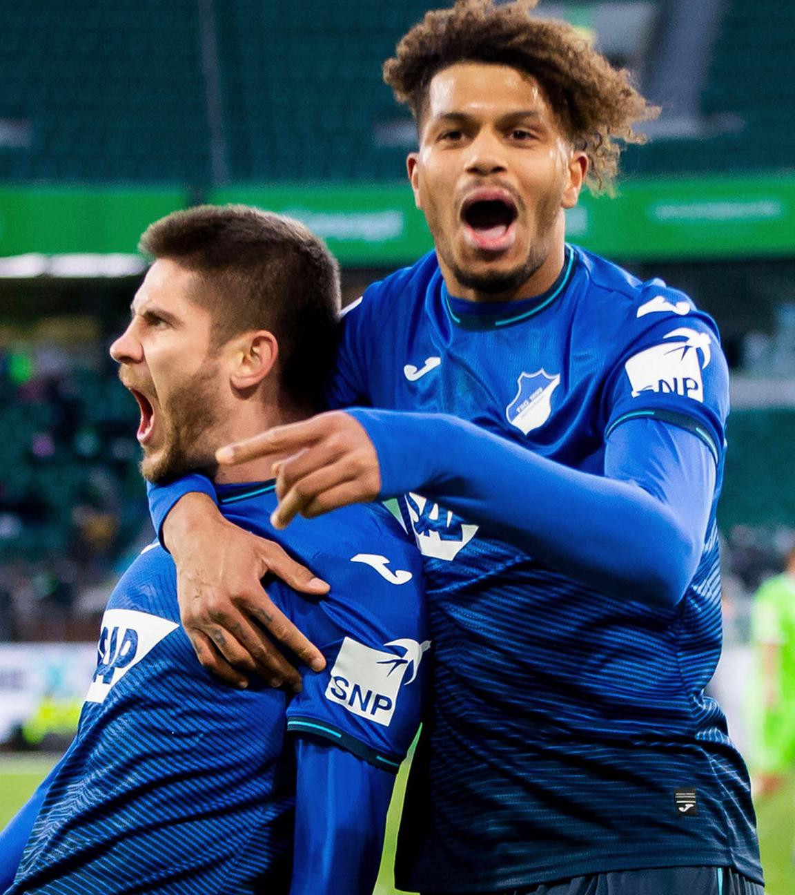 19.02.2022, Fussball 1.Bundesliga, VfL Wolfsburg - TSG Hoffenheim Andrej Kramaric und Georginio Rutter Torjubel zum 1:2