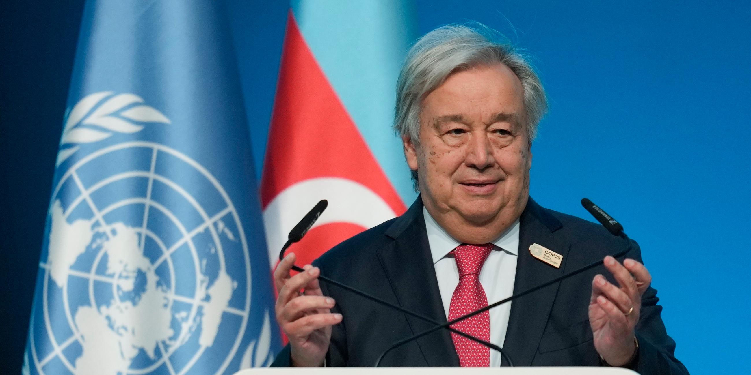 Antonio Guterres, Generalsekretär der Vereinten Nationen, spricht während einer Plenarsitzung auf dem UN-Klimagipfel COP29. 