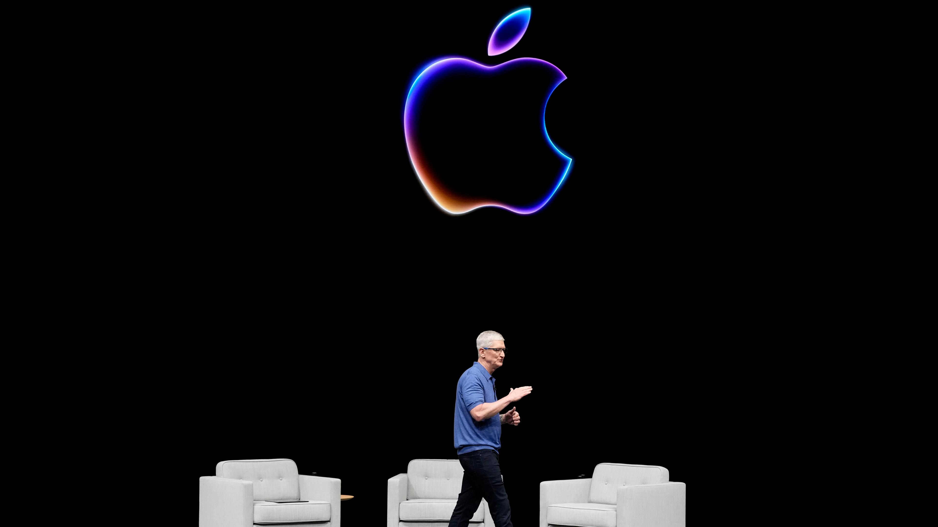 Apple CEO Tim Cook spricht während der Apple-Entwicklerkonferenz WWDC auf dem Apple-Campus.