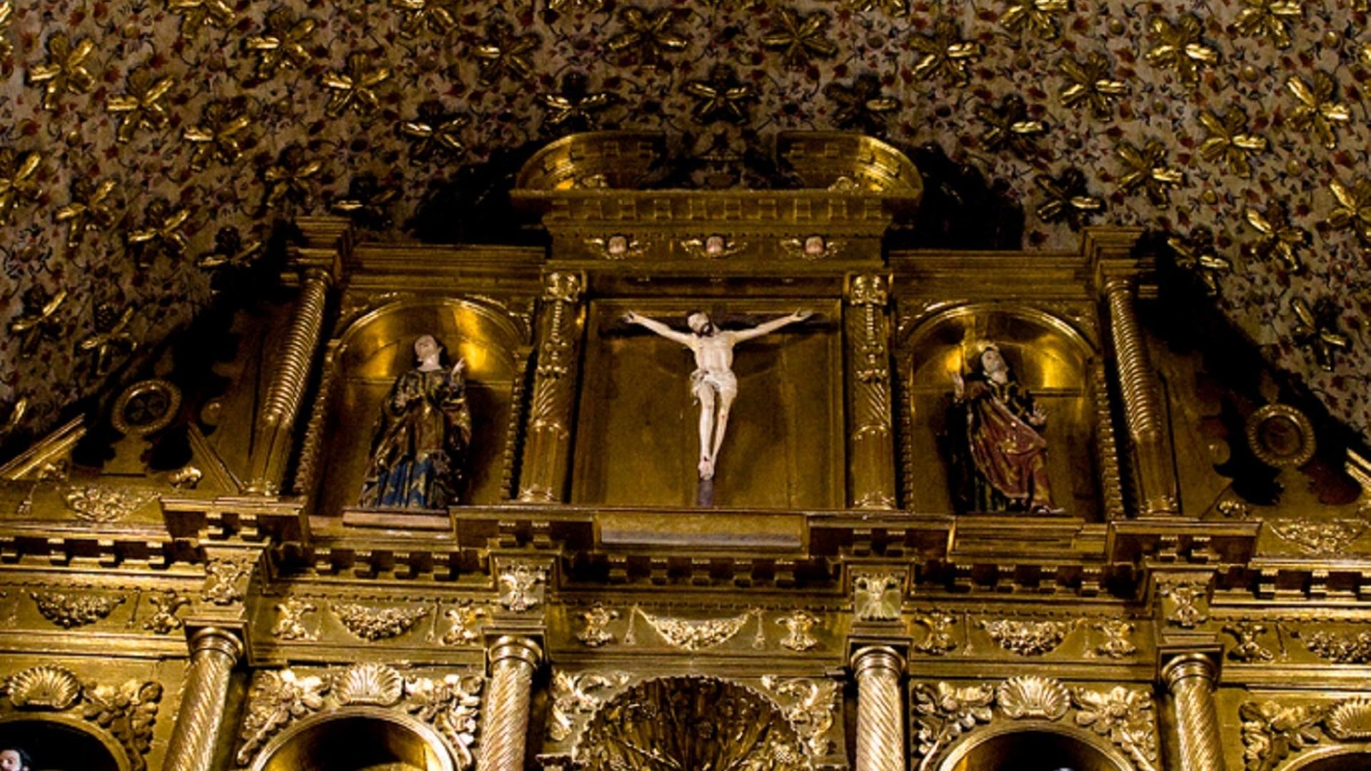 "Aufgedeckt: Rätsel der Geschichte - Mythos El Dorado": Prächtiger goldener Altar der Iglesia Santa Clara in Bogotá, Kolumbien.