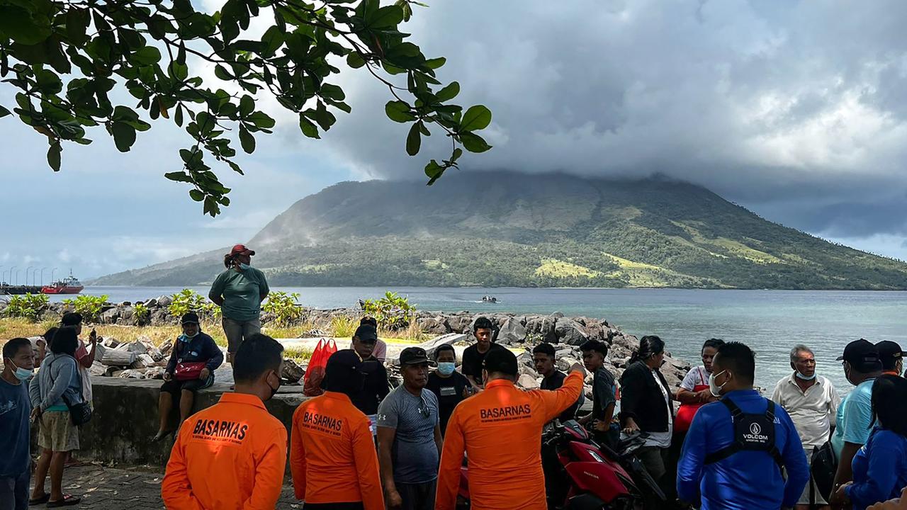 Indonesia: Peringatan tsunami setelah letusan gunung berapi – ZDFheute