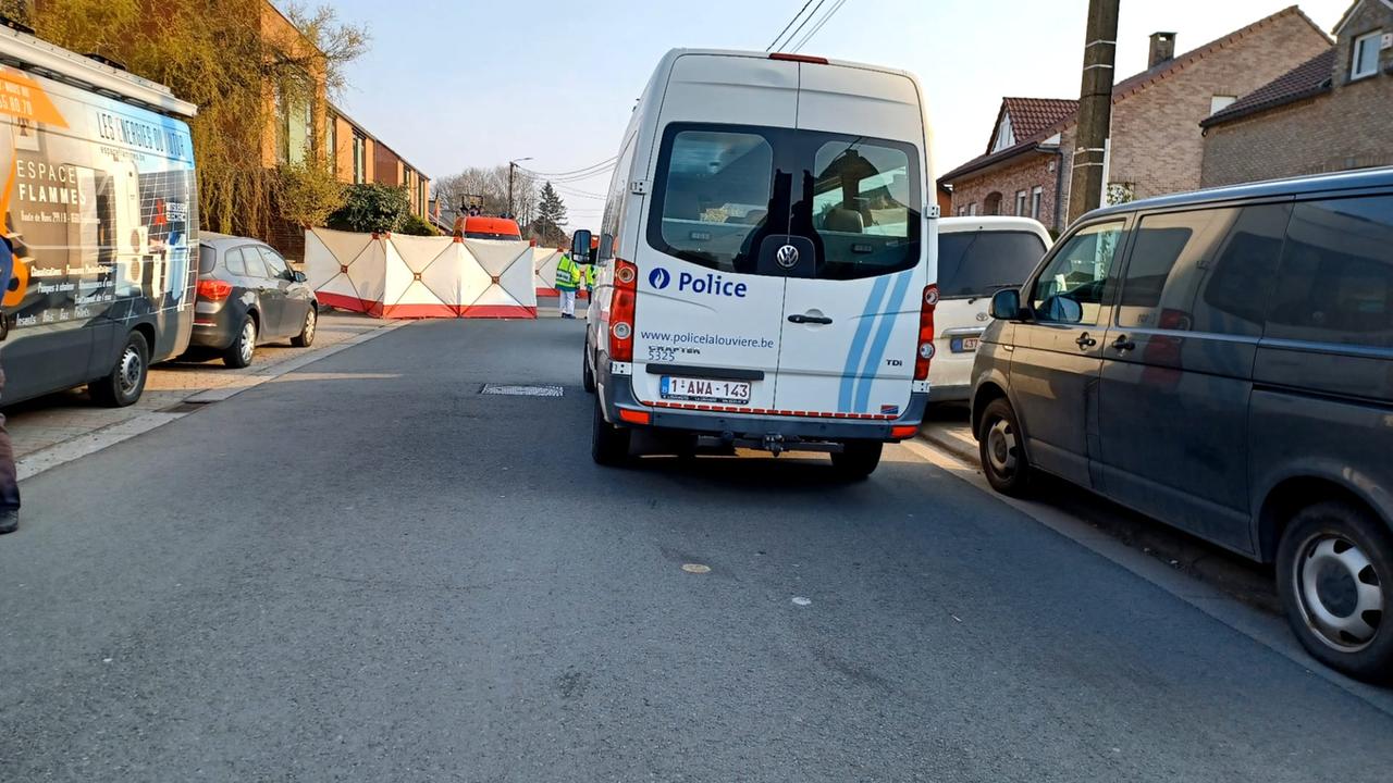 Auto rast in Gruppe: Sechs Tote