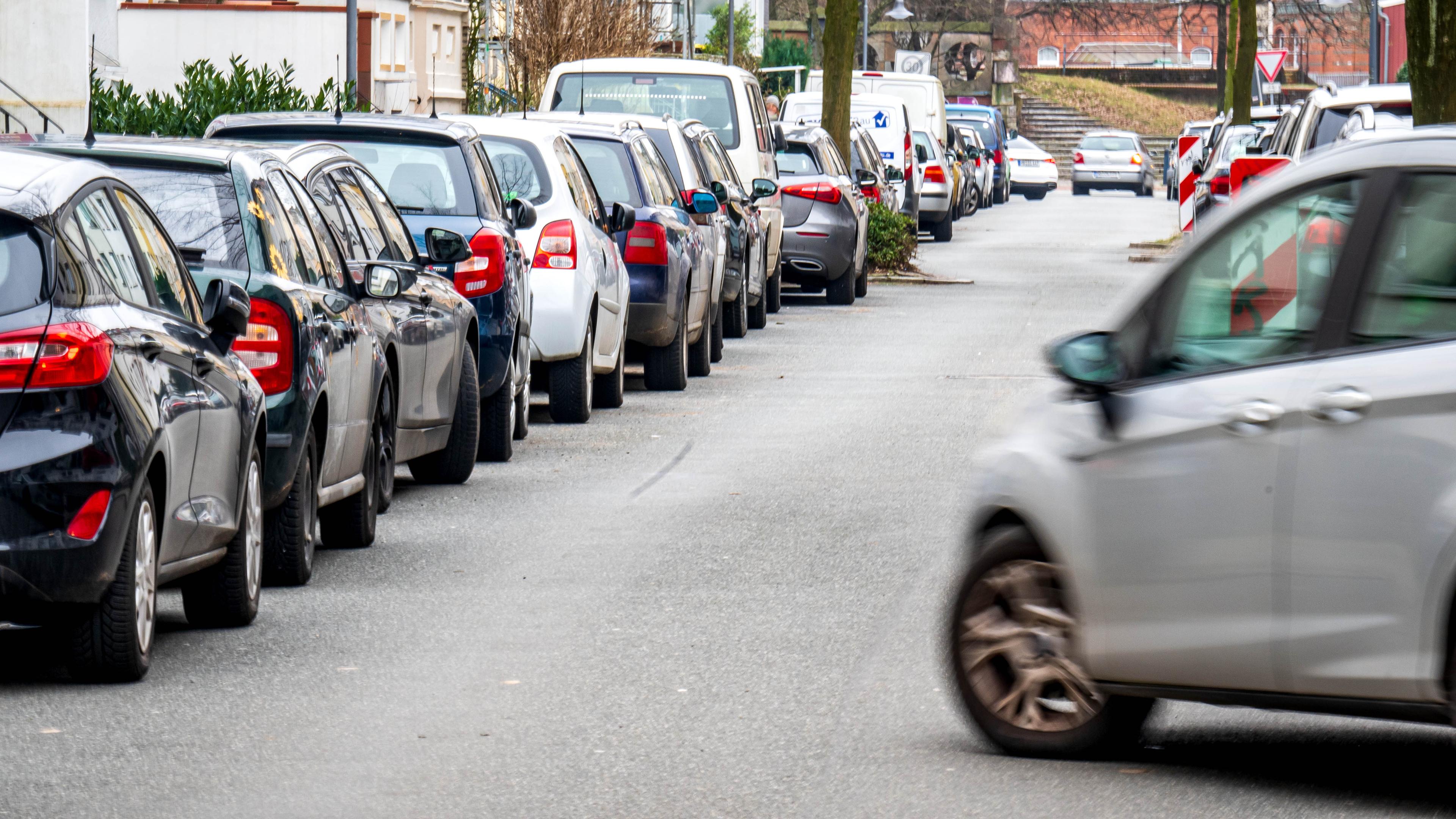 Aufgesetztes Parken auf Gehwegen