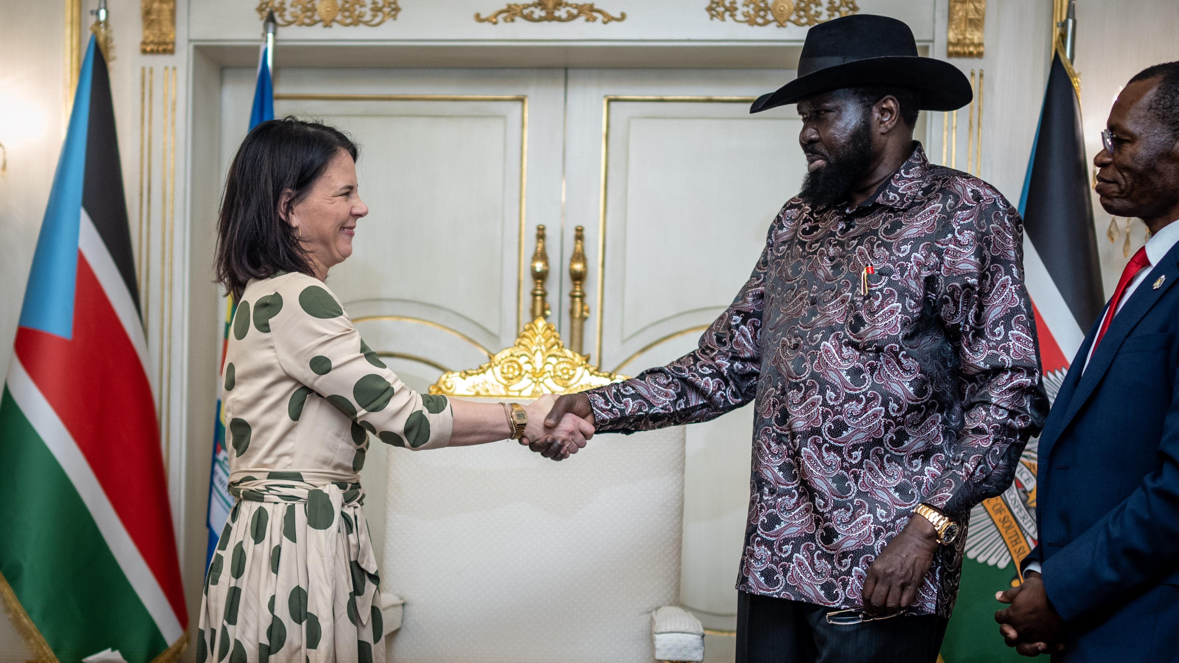 Annalena Baerbock (Bündnis90/Die Grünen), Außenministerin, trifft mit Salva Kiir Mayardit, Präsident des Südsudan, zu einem Gespräch zusammen.